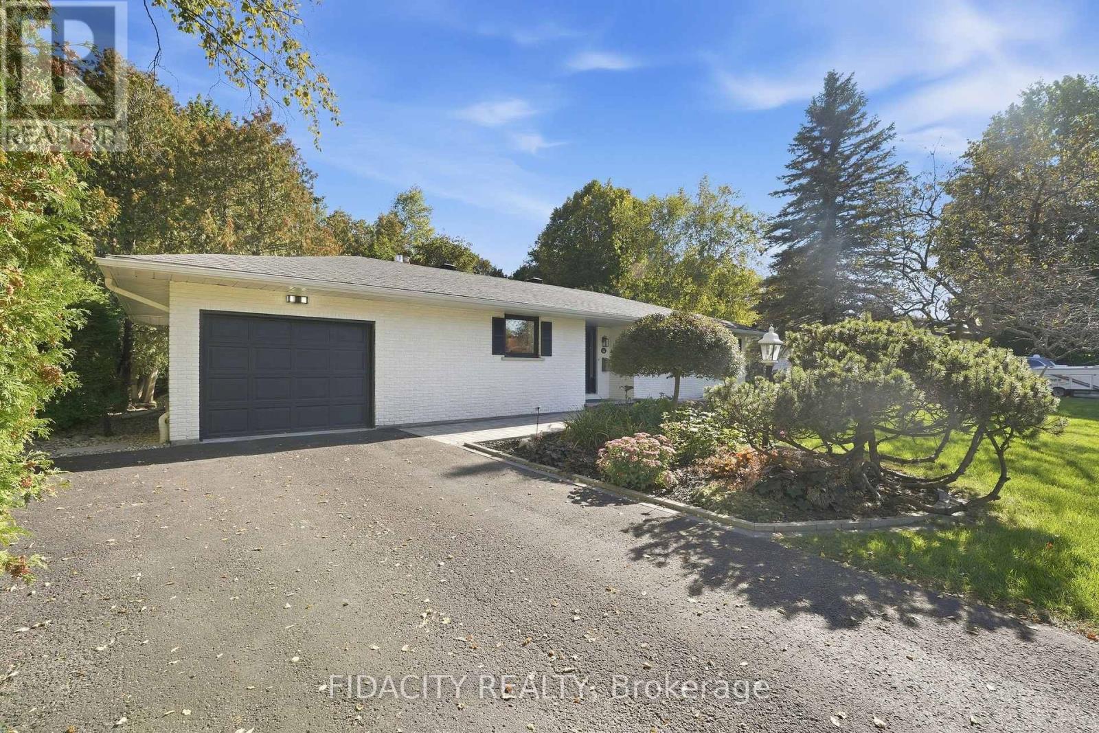36 Beverly Street, Ottawa, Ontario K2S 0S2 - Photo 2 - X13825656