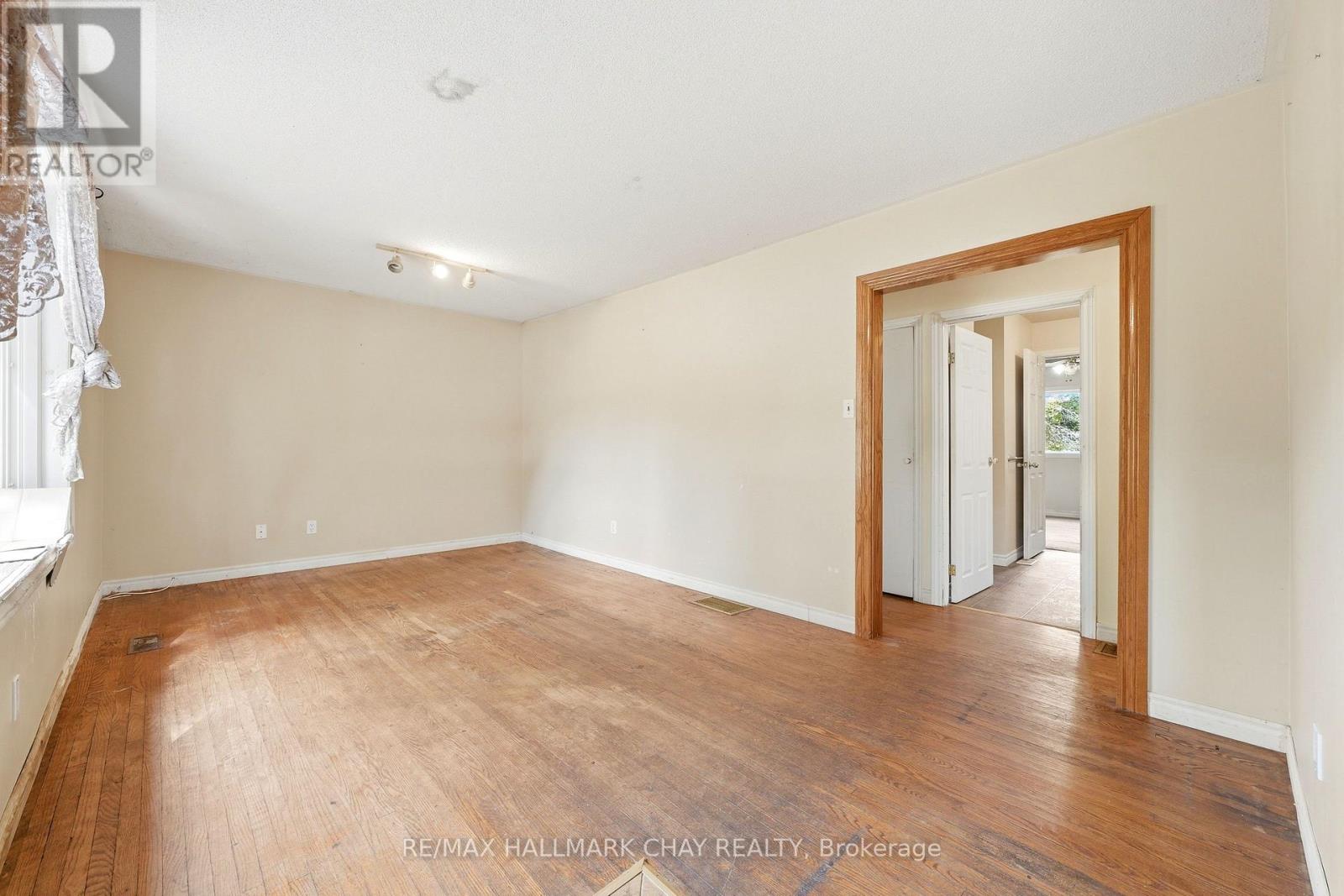 1213 Bayfield Street N, Springwater, Ontario  L9X 0N6 - Photo 3 - S13825690