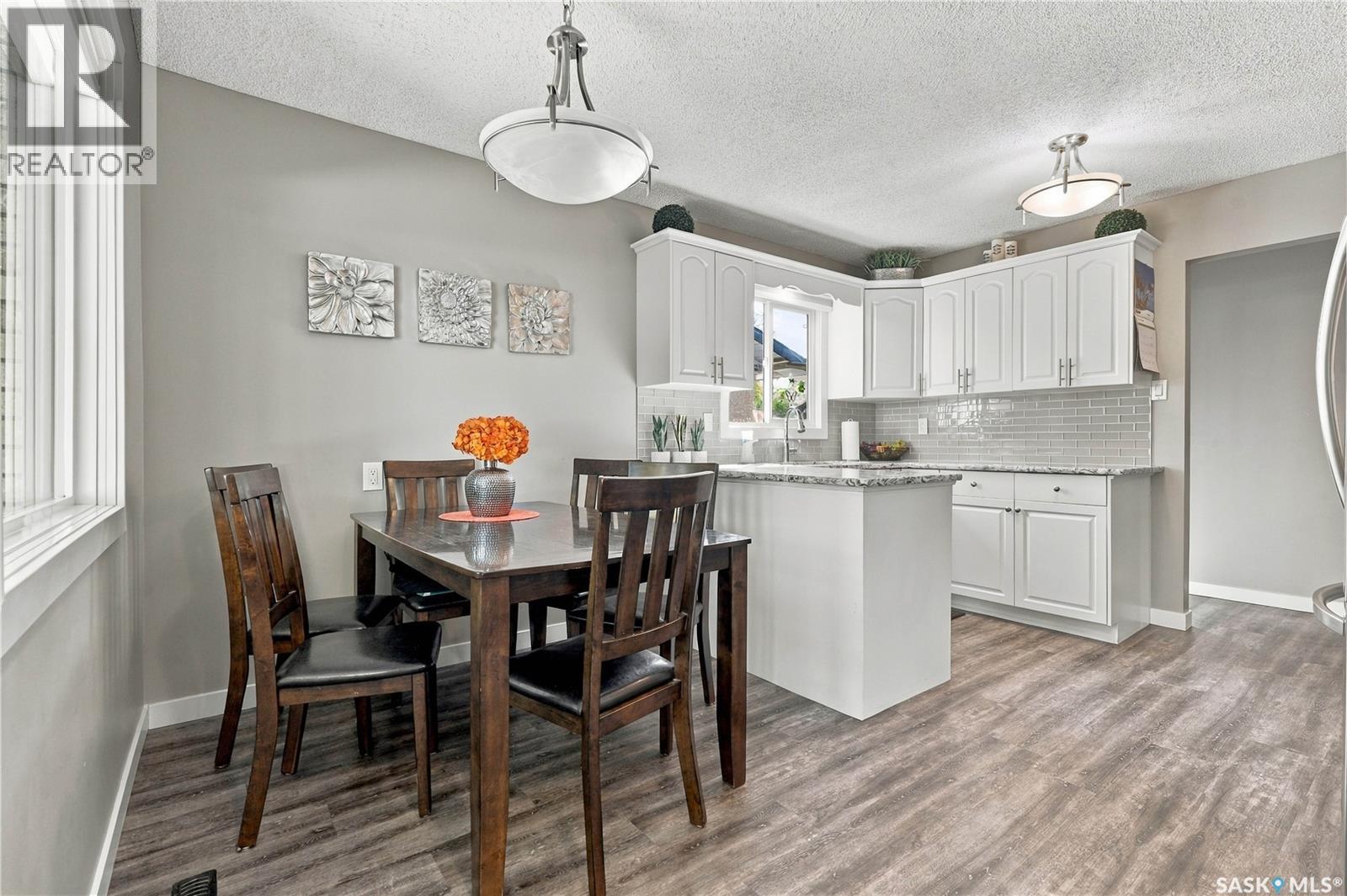 2769/2771 Eastview, Saskatoon, Saskatchewan  S7J 3H3 - Photo 6 - SK049468
