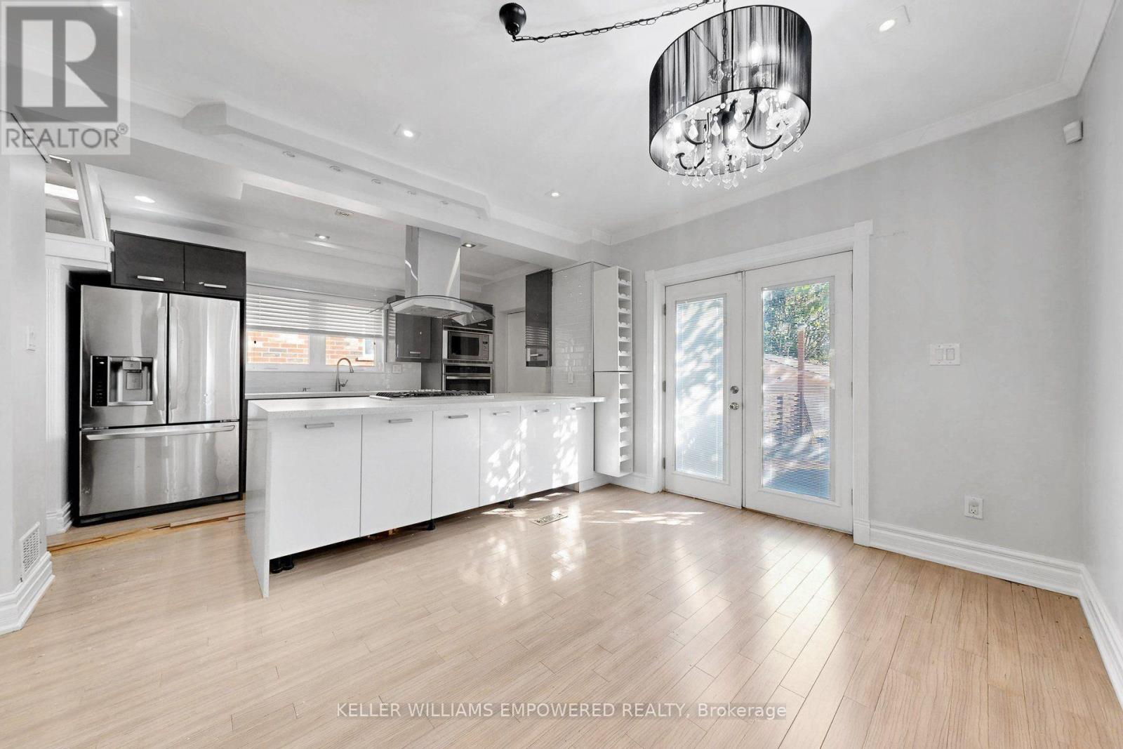 5 Aldgate Avenue, Toronto, Ontario  M8Y 3L4 - Photo 10 - W13825782