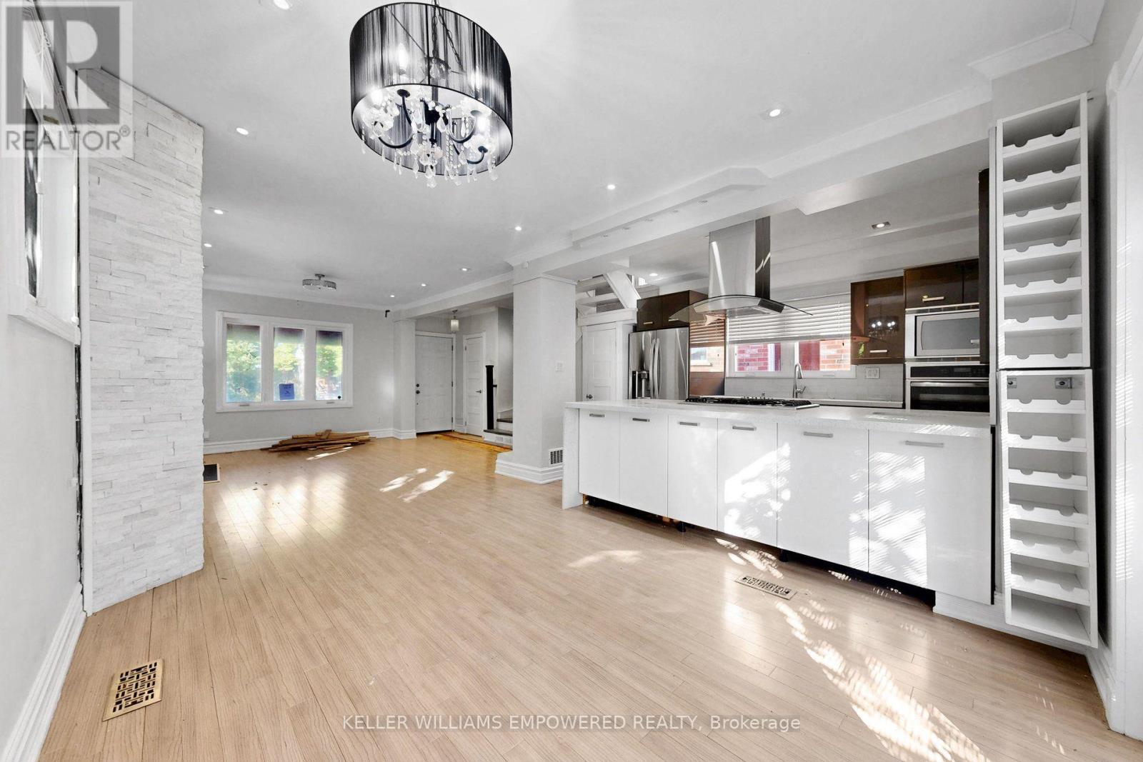 5 Aldgate Avenue, Toronto, Ontario  M8Y 3L4 - Photo 12 - W13825782