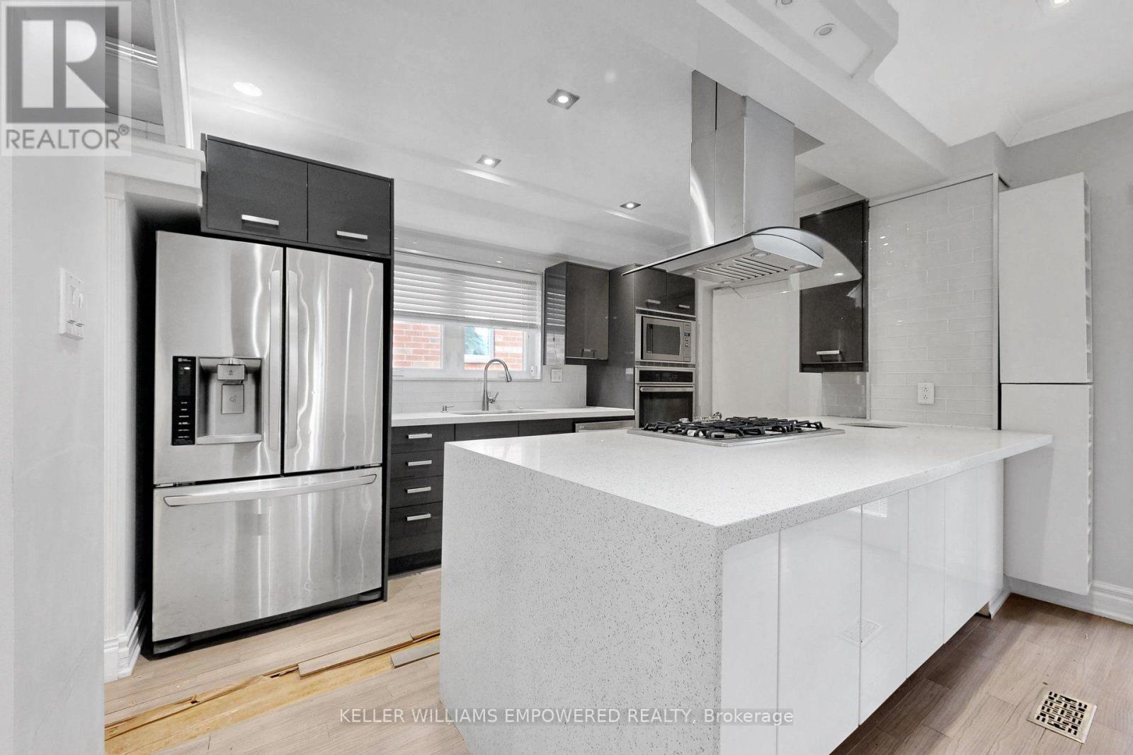 5 Aldgate Avenue, Toronto, Ontario  M8Y 3L4 - Photo 13 - W13825782
