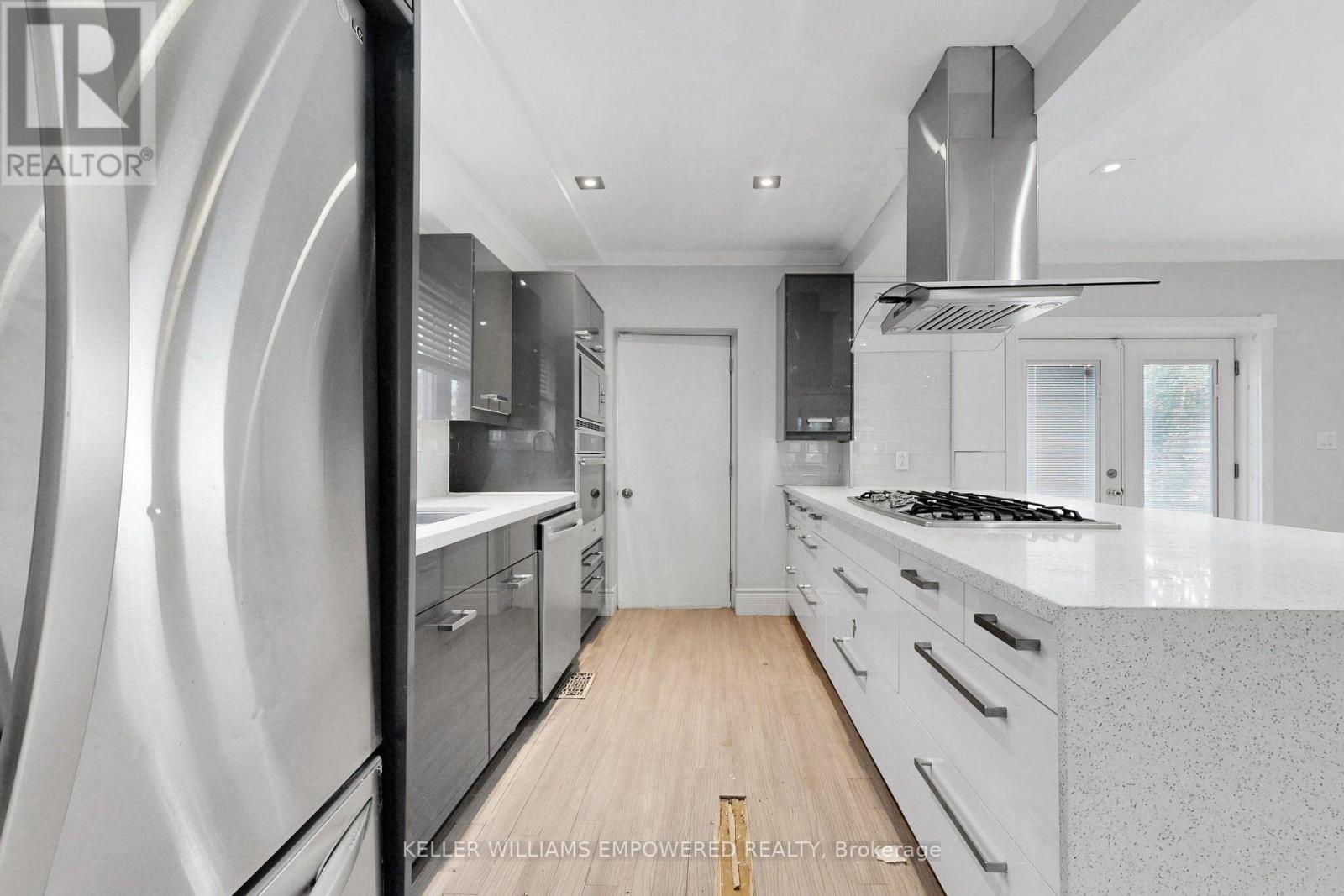 5 Aldgate Avenue, Toronto, Ontario  M8Y 3L4 - Photo 14 - W13825782