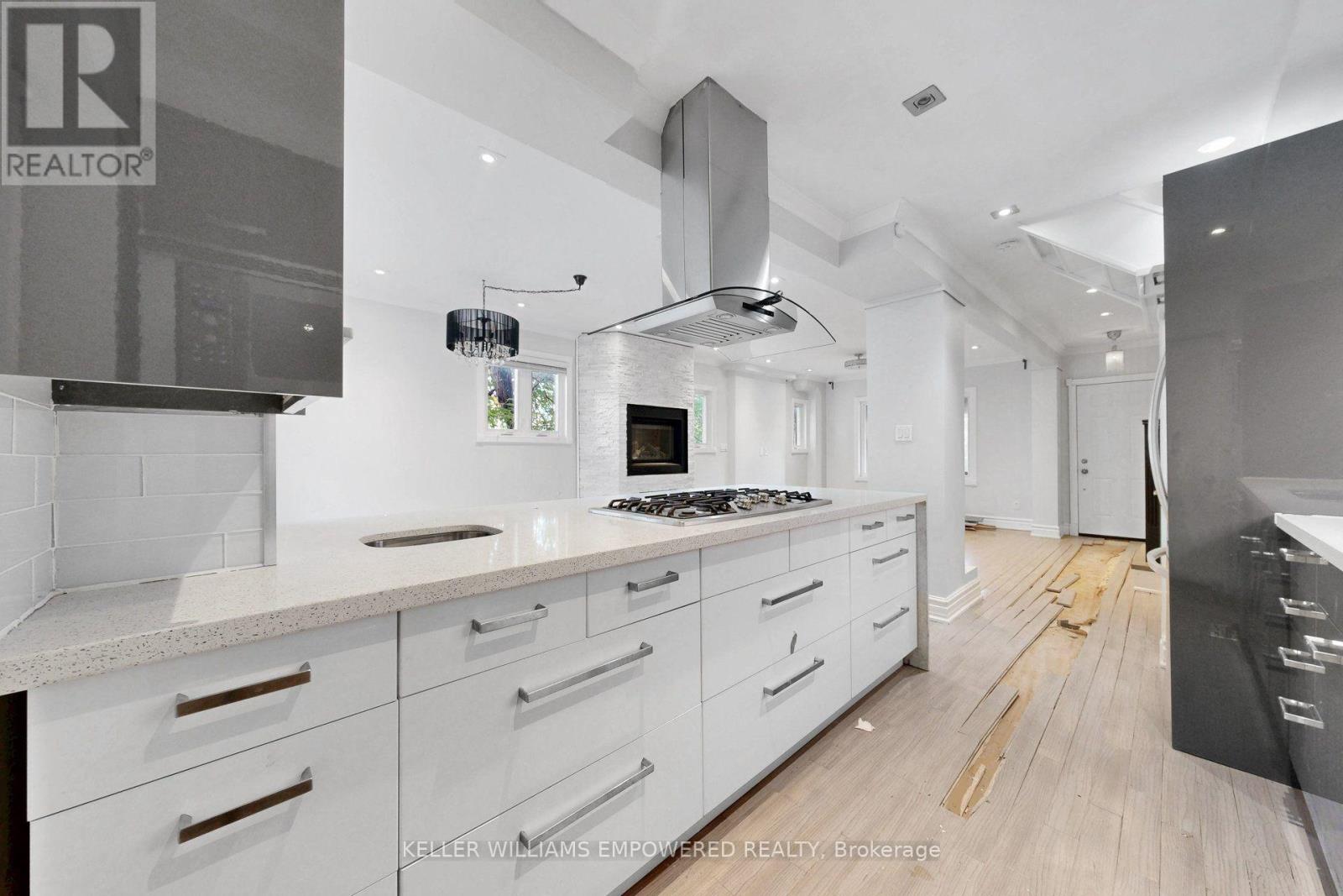 5 Aldgate Avenue, Toronto, Ontario  M8Y 3L4 - Photo 16 - W13825782