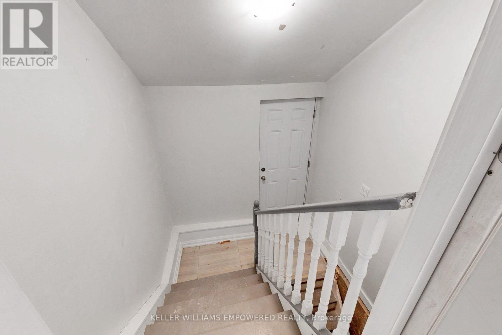 5 Aldgate Avenue, Toronto, Ontario  M8Y 3L4 - Photo 17 - W13825782
