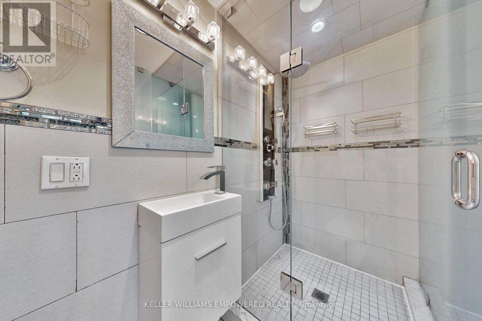 5 Aldgate Avenue, Toronto, Ontario  M8Y 3L4 - Photo 21 - W13825782