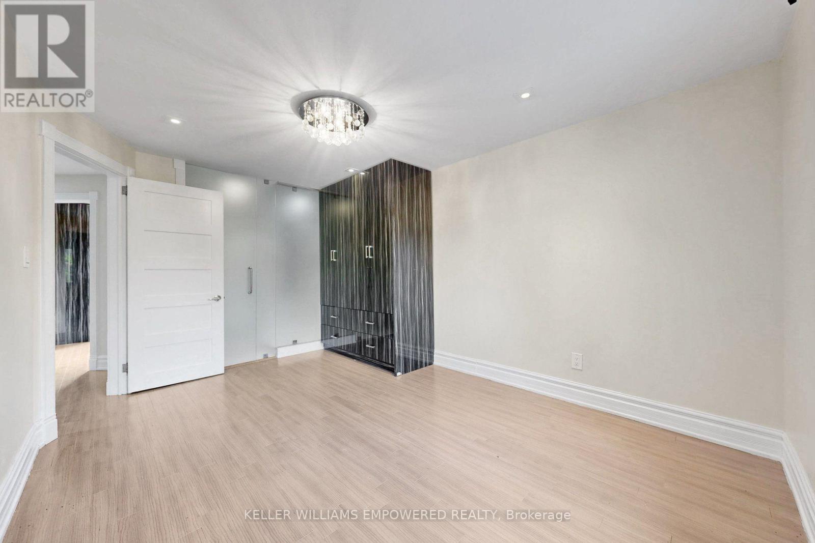 5 Aldgate Avenue, Toronto, Ontario  M8Y 3L4 - Photo 22 - W13825782