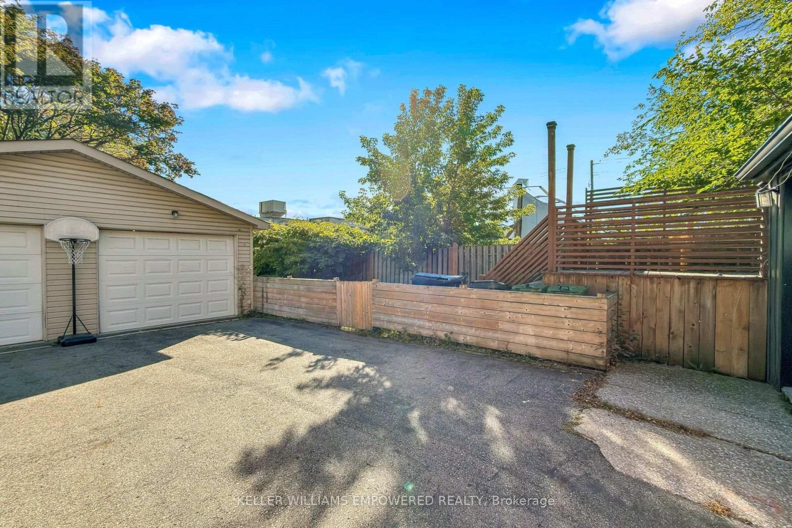 5 Aldgate Avenue, Toronto, Ontario  M8Y 3L4 - Photo 29 - W13825782