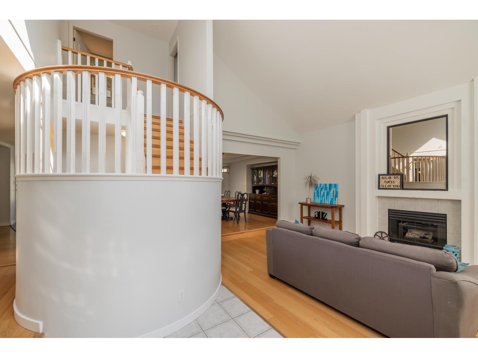 18693 56a Avenue, Surrey, British Columbia  V3S 7Y2 - Photo 5 - R3169309