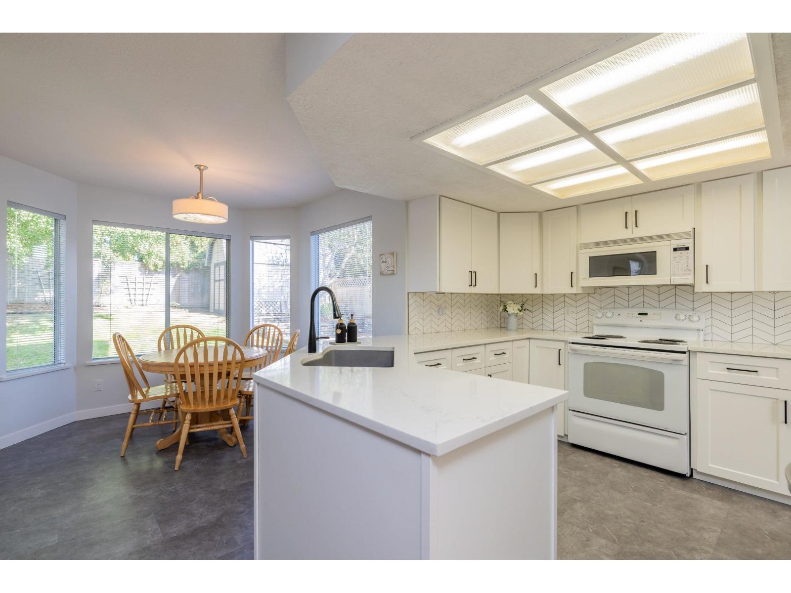 18693 56a Avenue, Surrey, British Columbia  V3S 7Y2 - Photo 13 - R3169309