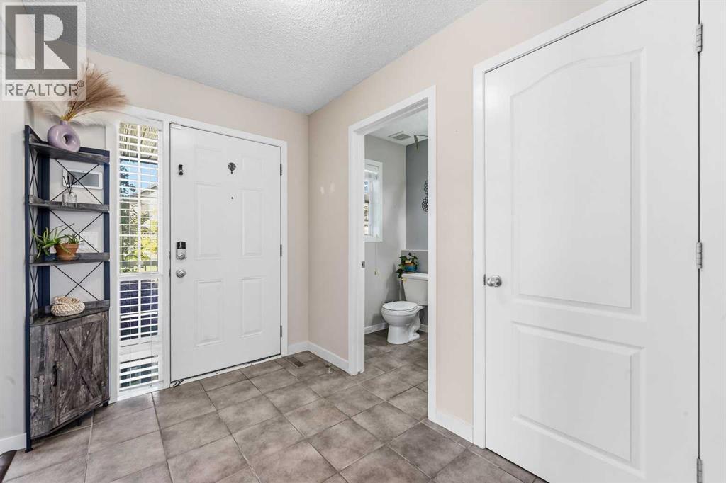 247 Cranberry Place Se, Calgary, Alberta  T3M 0G7 - Photo 4 - A2347137