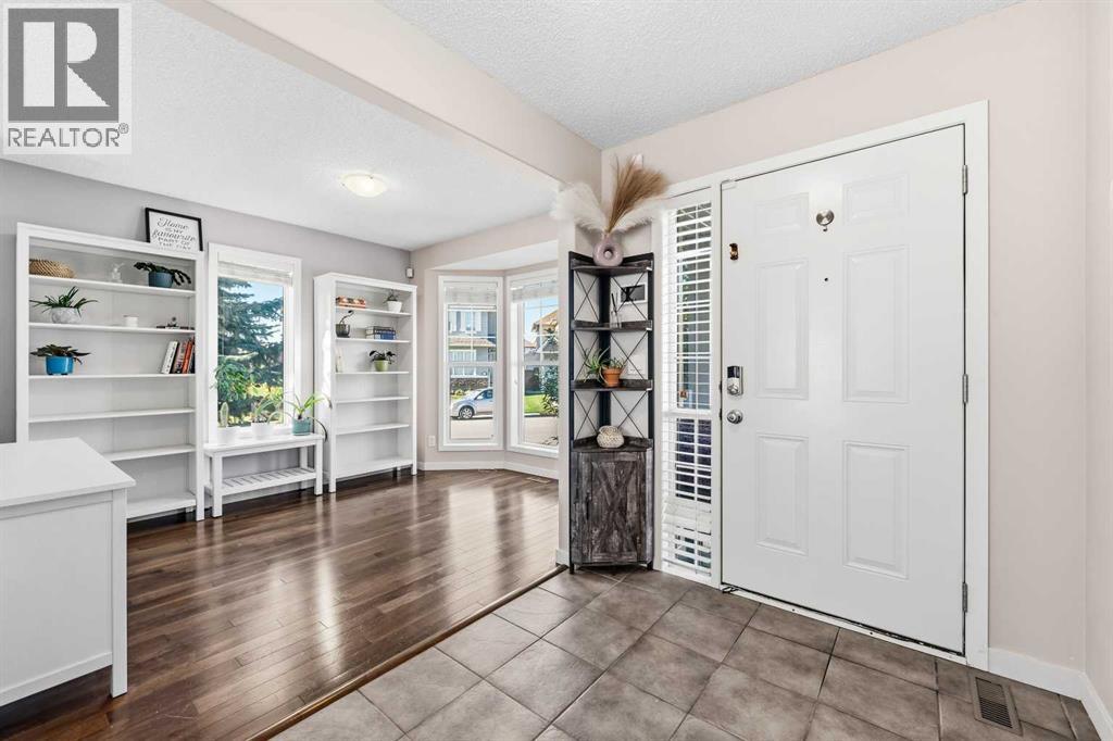 247 Cranberry Place Se, Calgary, Alberta  T3M 0G7 - Photo 3 - A2347137