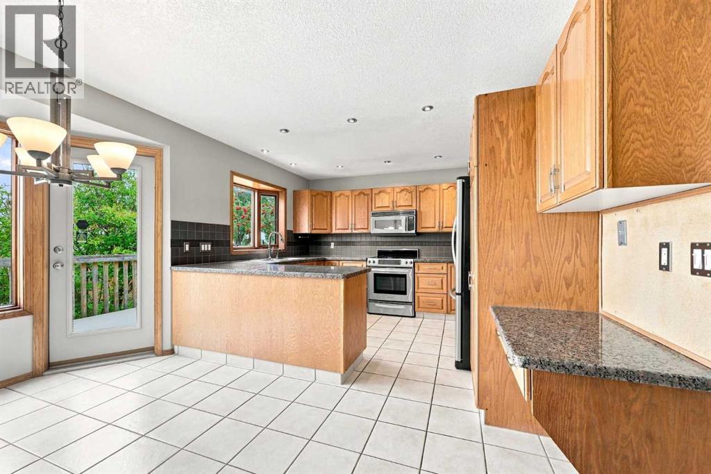 361 Santana Bay Nw, Calgary, Alberta  T3K 3N6 - Photo 11 - A2343441