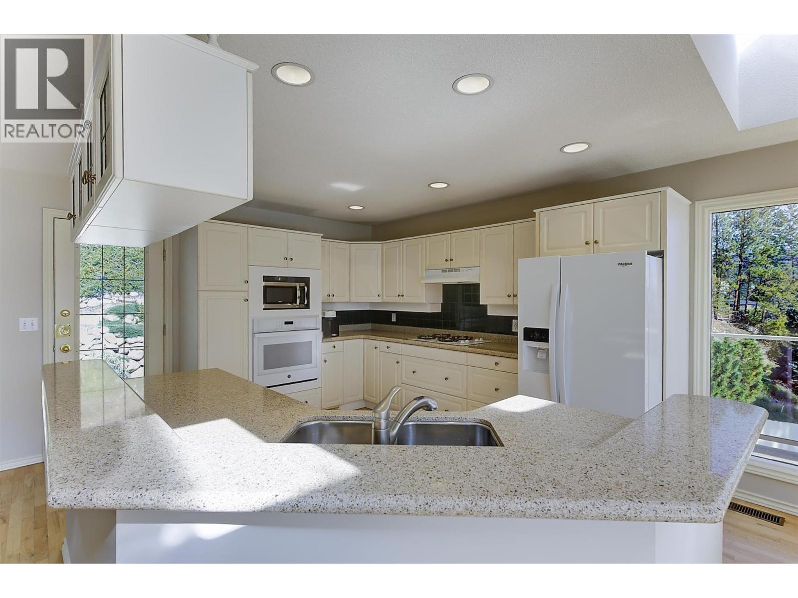4632 / 4624 Minto Street, Peachland, British Columbia  V0H 1X4 - Photo 10 - 10401760