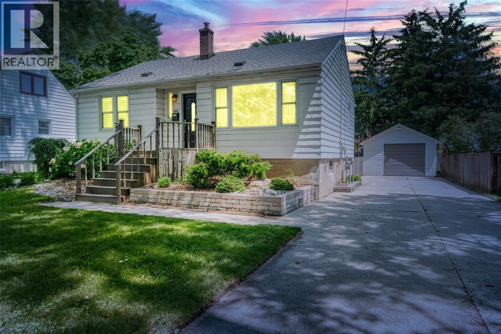 952 Woodland AVENUE Sarnia Ontario Canada N7V3W8 2
