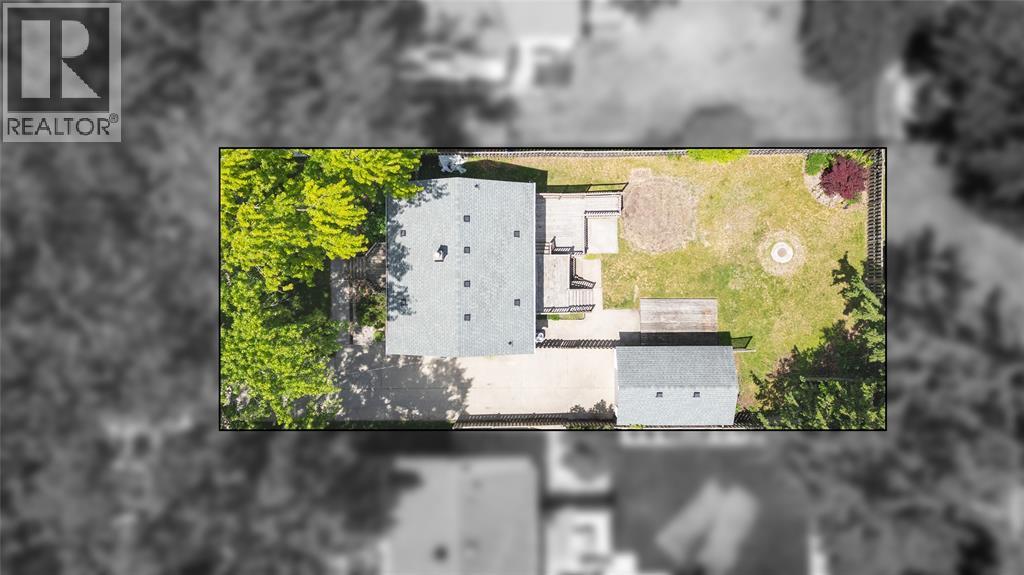 952 Woodland AVENUE Sarnia Ontario Canada N7V3W8 4