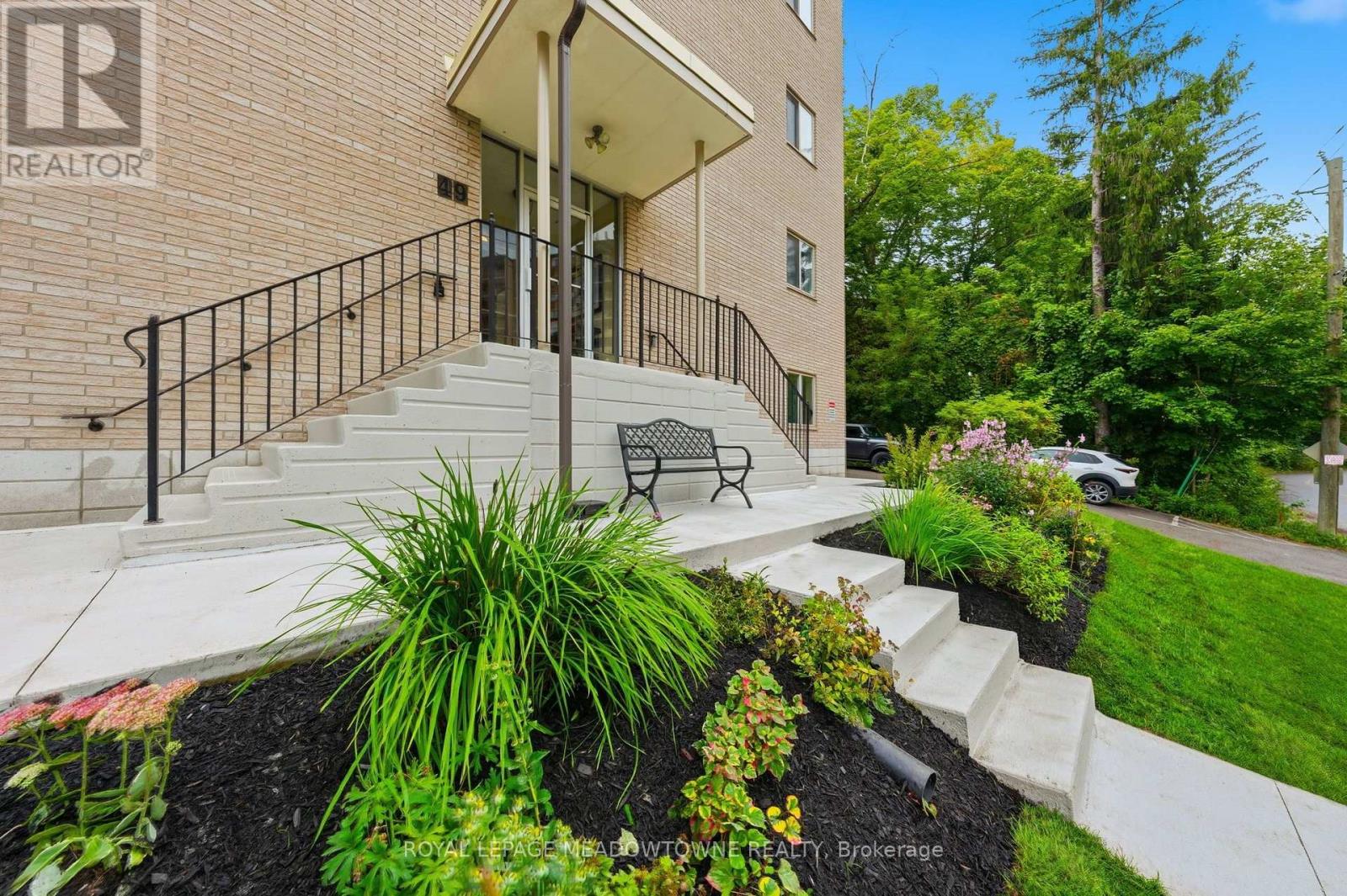 301 - 49 Park Avenue, Halton Hills, Ontario  L7G 3H9 - Photo 3 - W13774570
