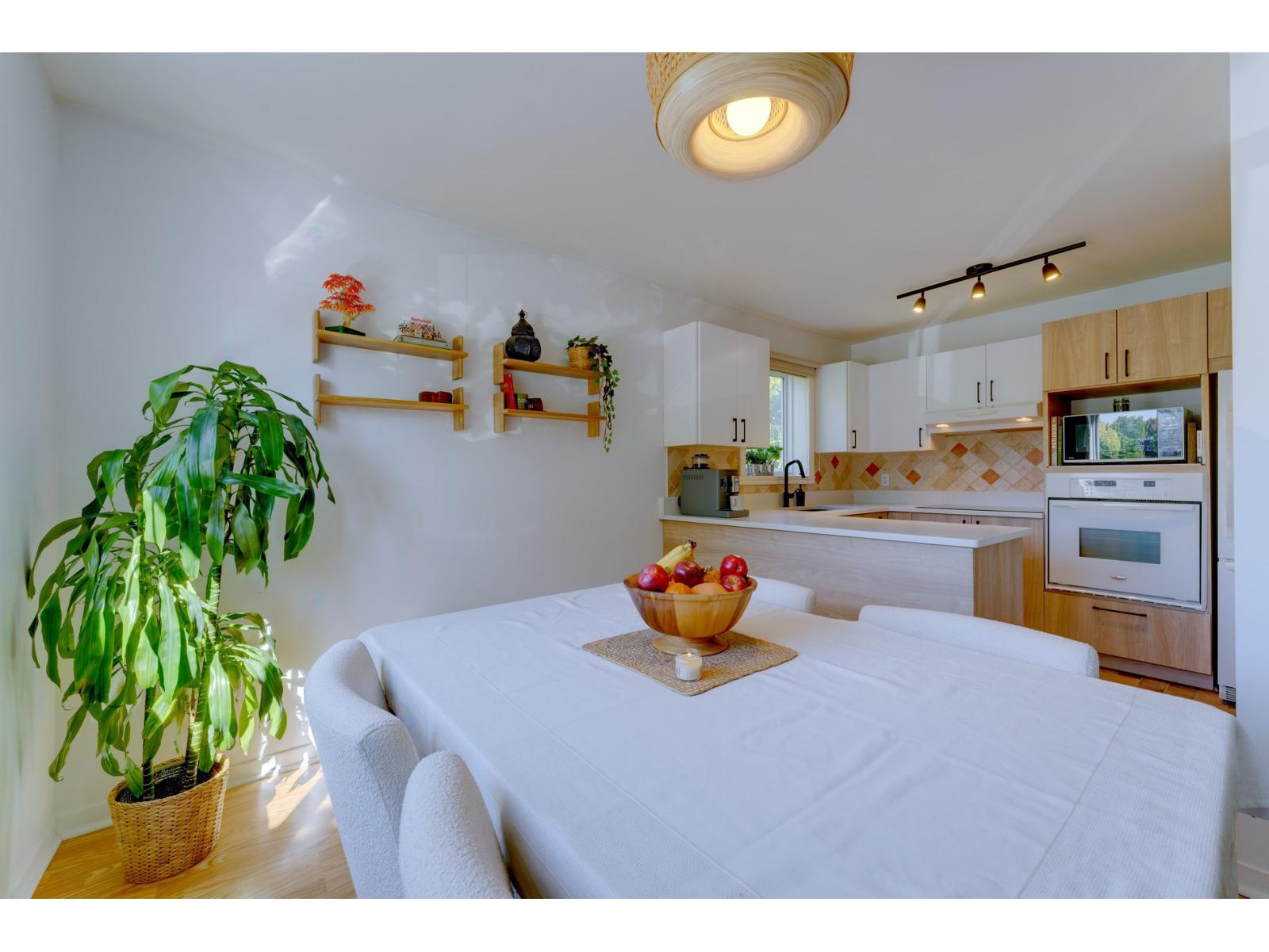 83 Rue Lalande|#4 Longueuil (Le Vieux-Longueuil) Quebec Canada J4G1X9 2