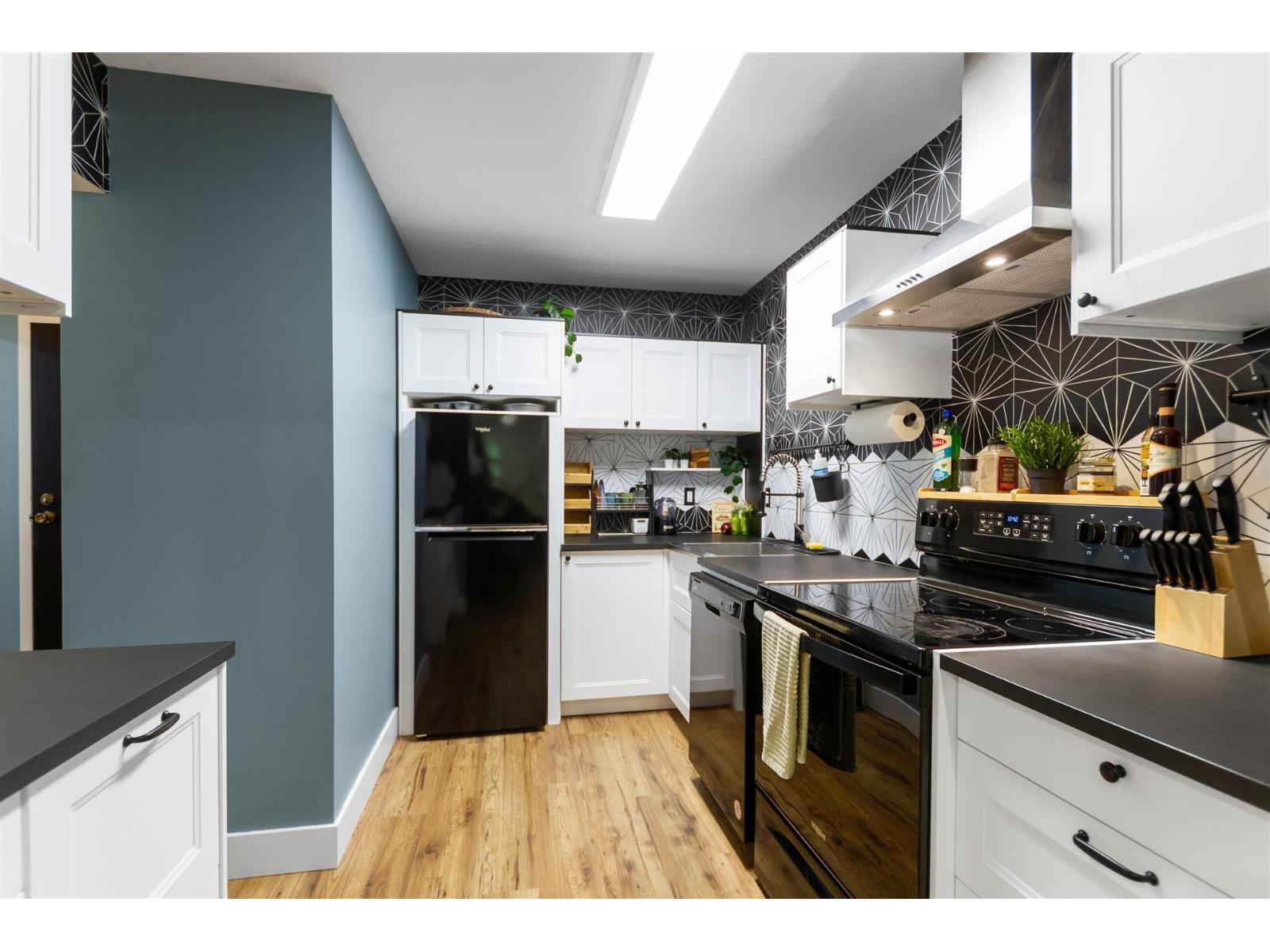 301 1561 Vidal Street, White Rock, British Columbia  V4B 5A7 - Photo 9 - R3169390