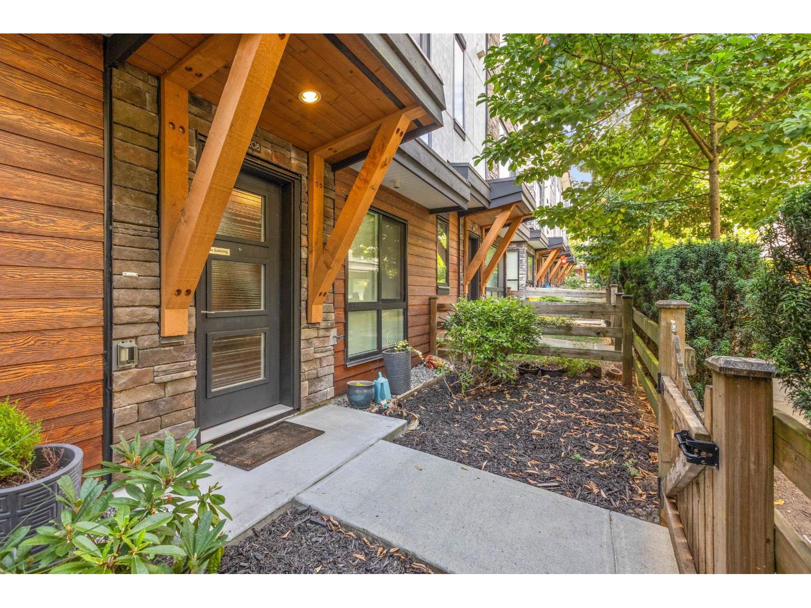 208 16488 64 Avenue, Surrey, British Columbia  V3S 6X6 - Photo 2 - R3169408