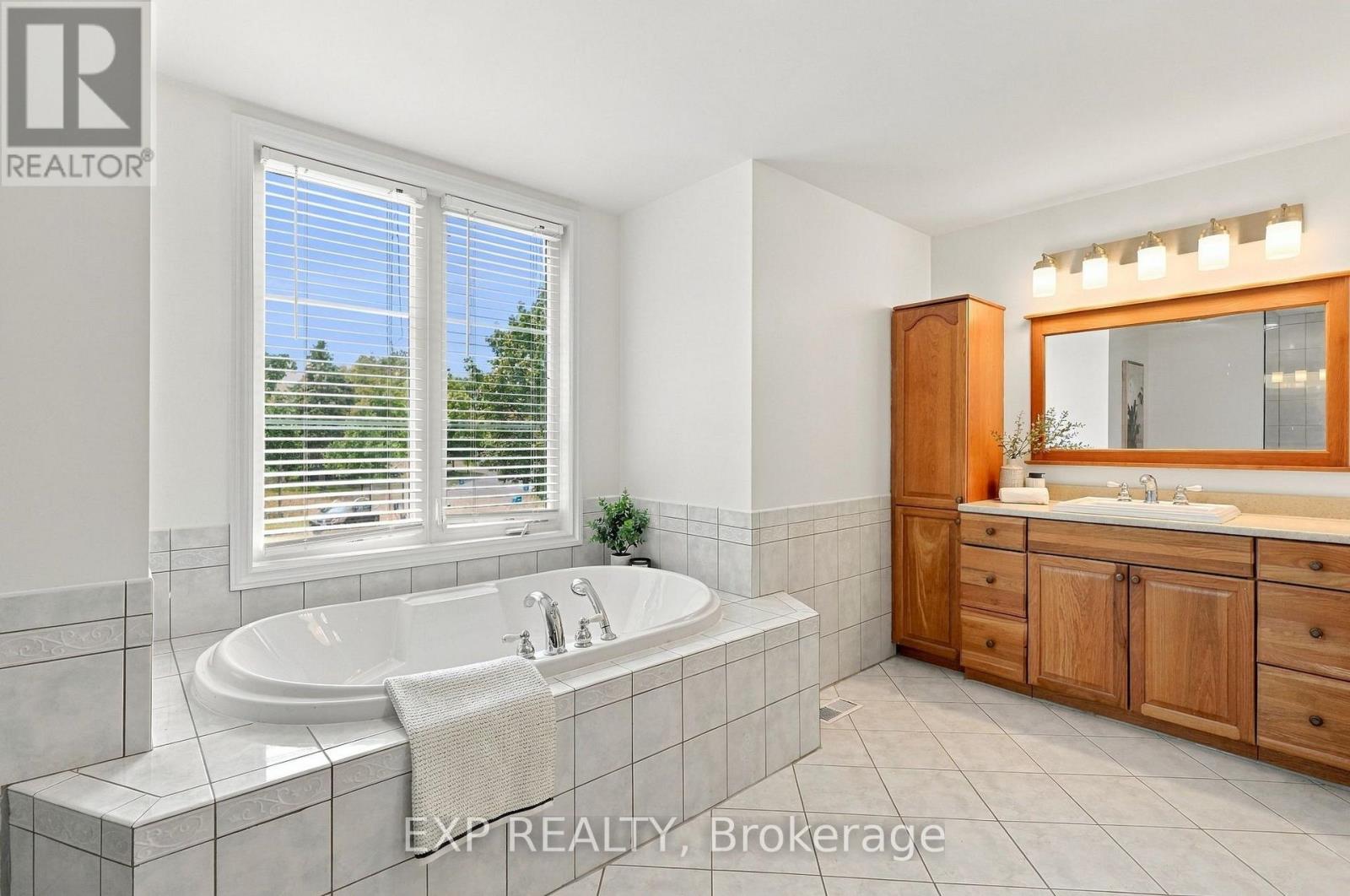 491 Tipperton Crescent, Oakville, Ontario  L6L 5E1 - Photo 23 - W13822992