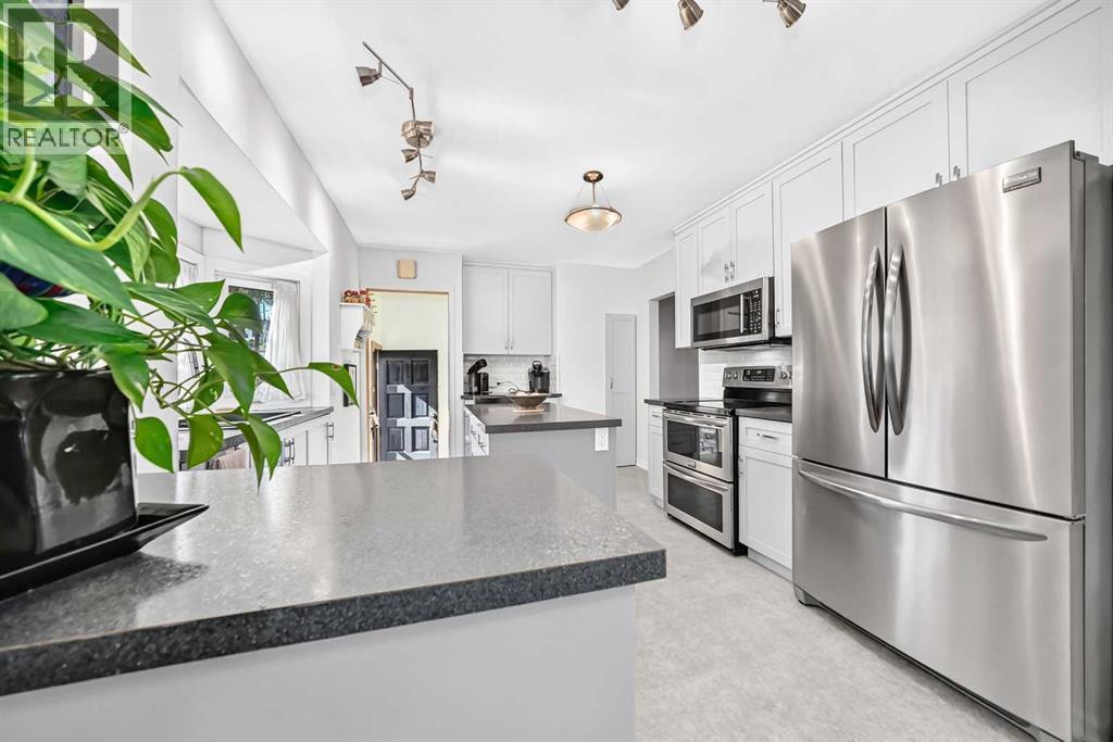6003 Thornbank Drive NW, Calgary, Alberta  T2K 3P4 - Photo 10 - A2347355