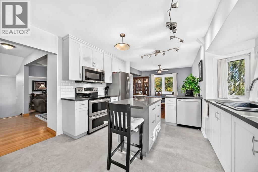 6003 Thornbank Drive NW, Calgary, Alberta  T2K 3P4 - Photo 11 - A2347355