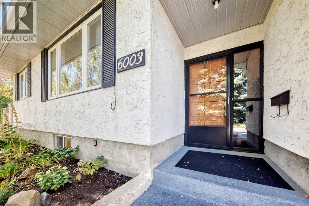 6003 Thornbank Drive NW, Calgary, Alberta  T2K 3P4 - Photo 2 - A2347355