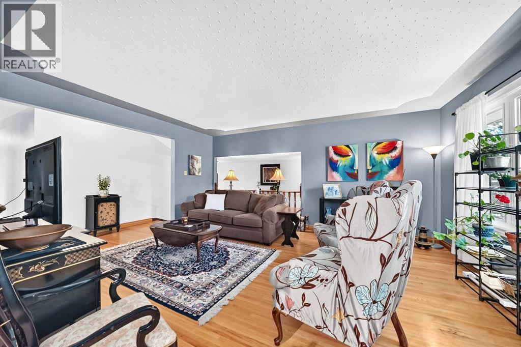 6003 Thornbank Drive NW, Calgary, Alberta  T2K 3P4 - Photo 5 - A2347355