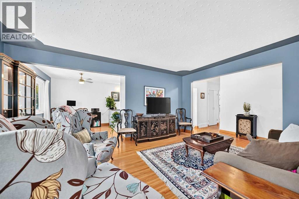 6003 Thornbank Drive NW, Calgary, Alberta  T2K 3P4 - Photo 6 - A2347355