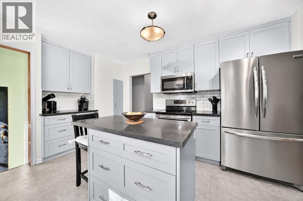6003 Thornbank Drive NW, Calgary, Alberta  T2K 3P4 - Photo 8 - A2347355