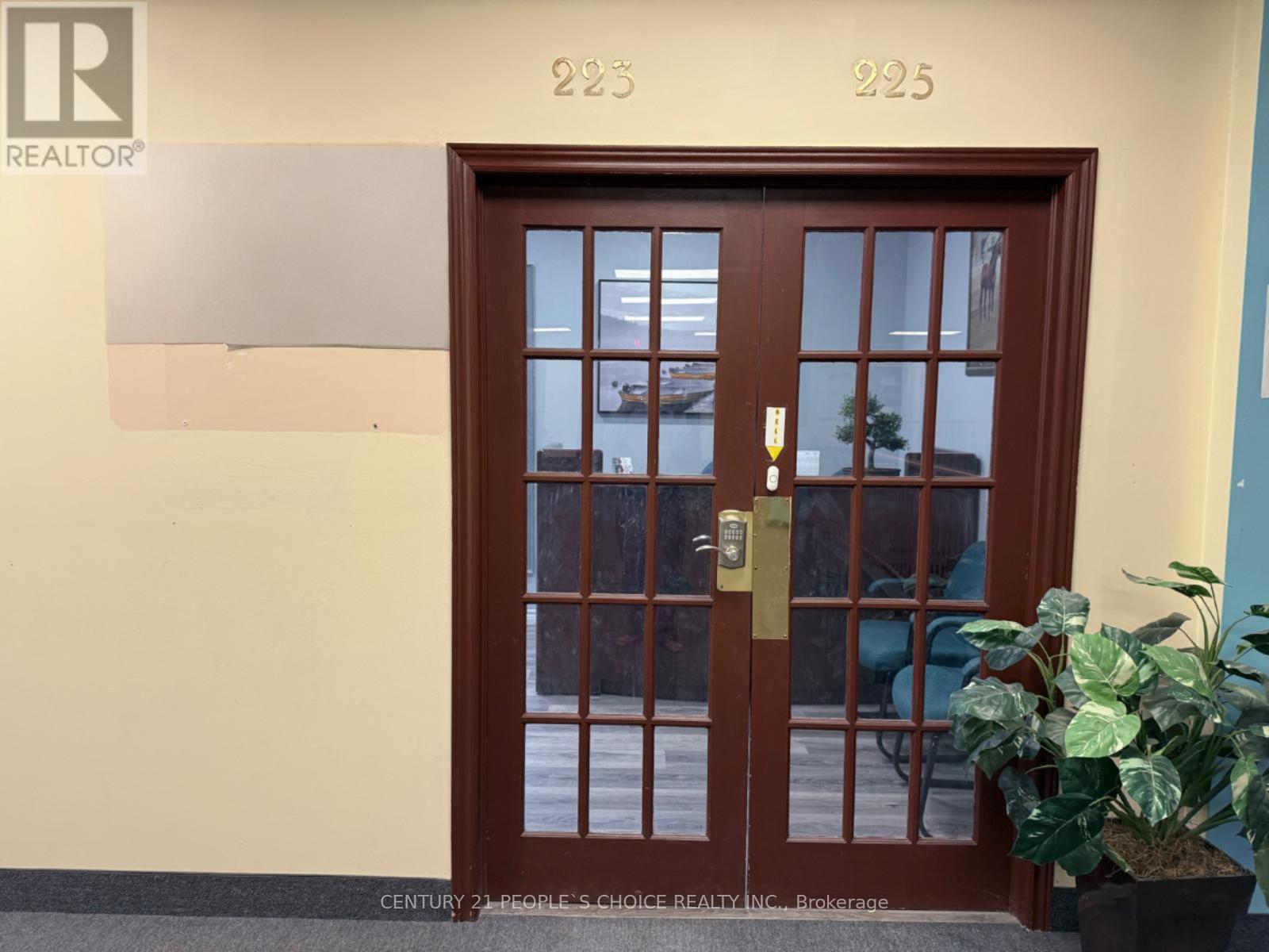 223 & 225 - 1550 South Gateway Road, Mississauga, Ontario  L4W 5G6 - Photo 3 - W13453732