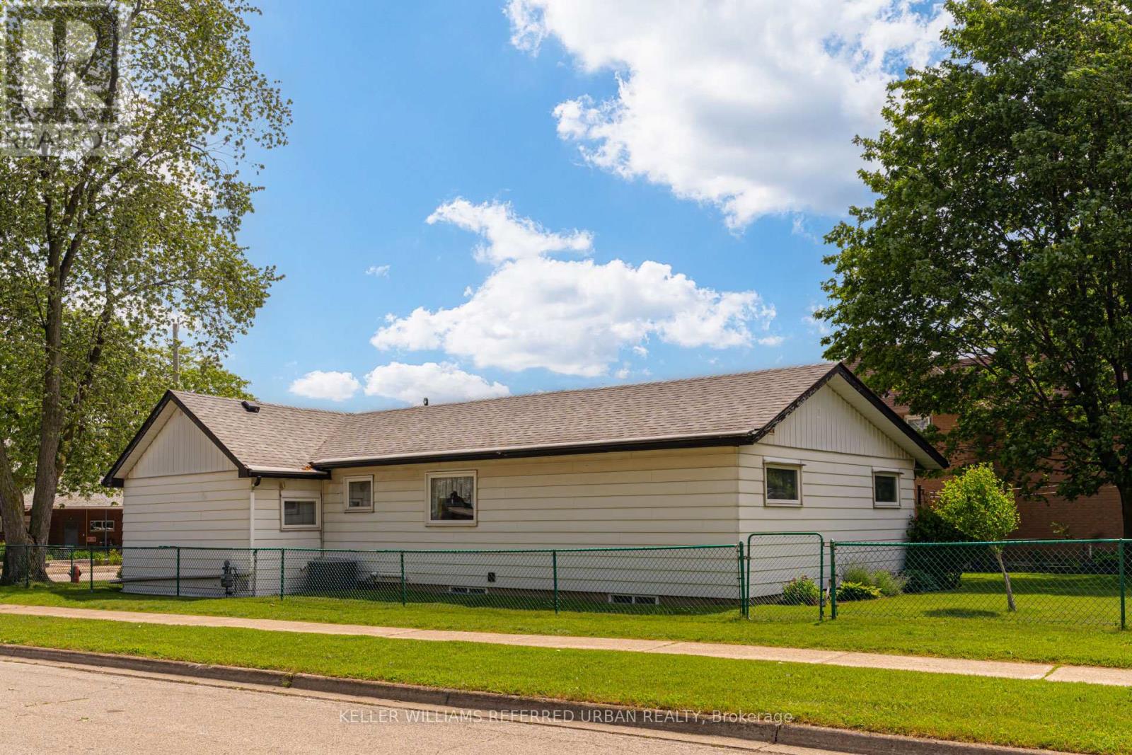 1300 Meredith Avenue, Mississauga, Ontario  L5E 2E5 - Photo 3 - W13483078
