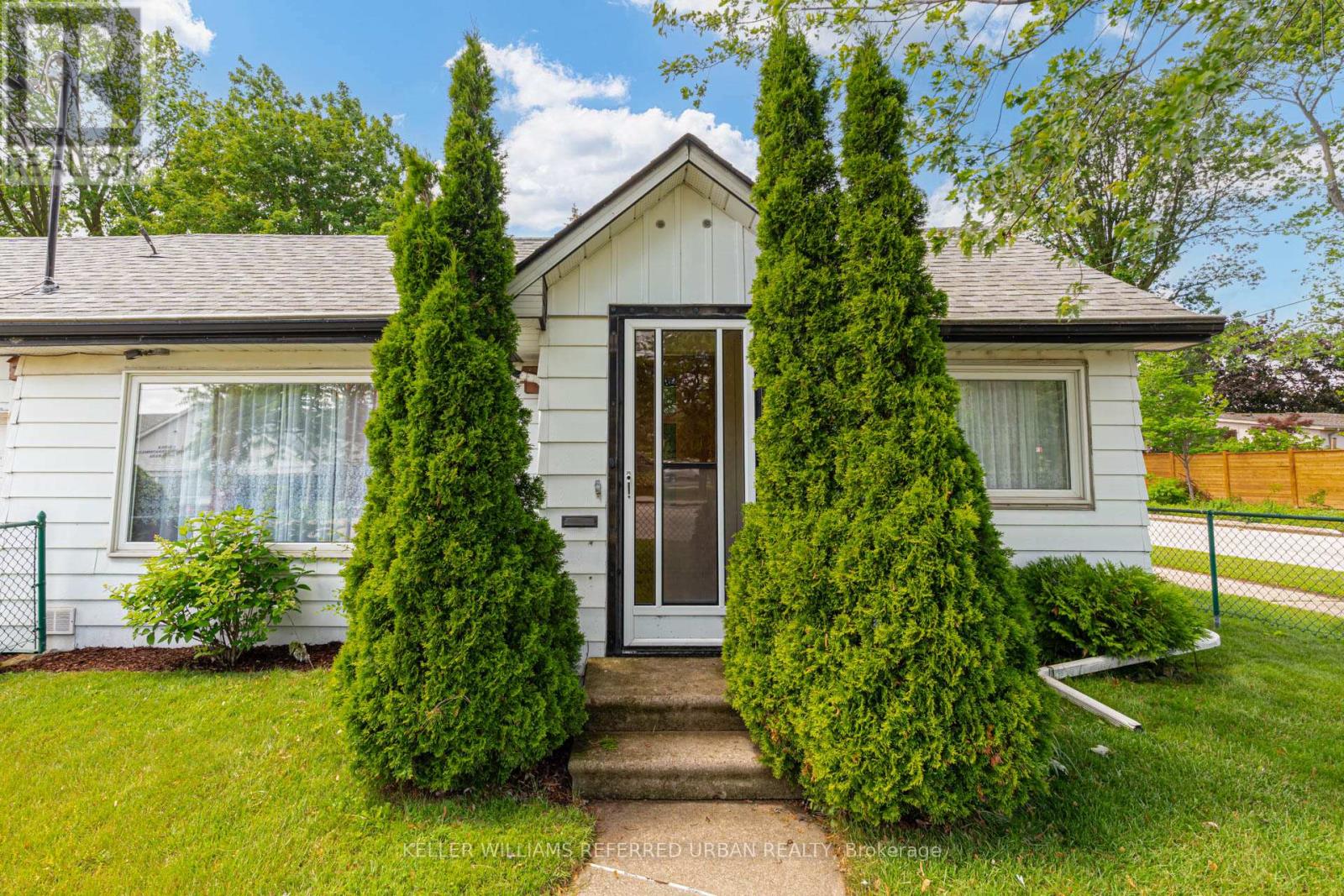 1300 Meredith Avenue, Mississauga, Ontario  L5E 2E5 - Photo 4 - W13483078
