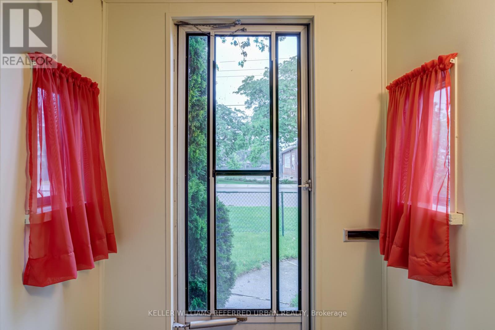 1300 Meredith Avenue, Mississauga, Ontario  L5E 2E5 - Photo 5 - W13483078