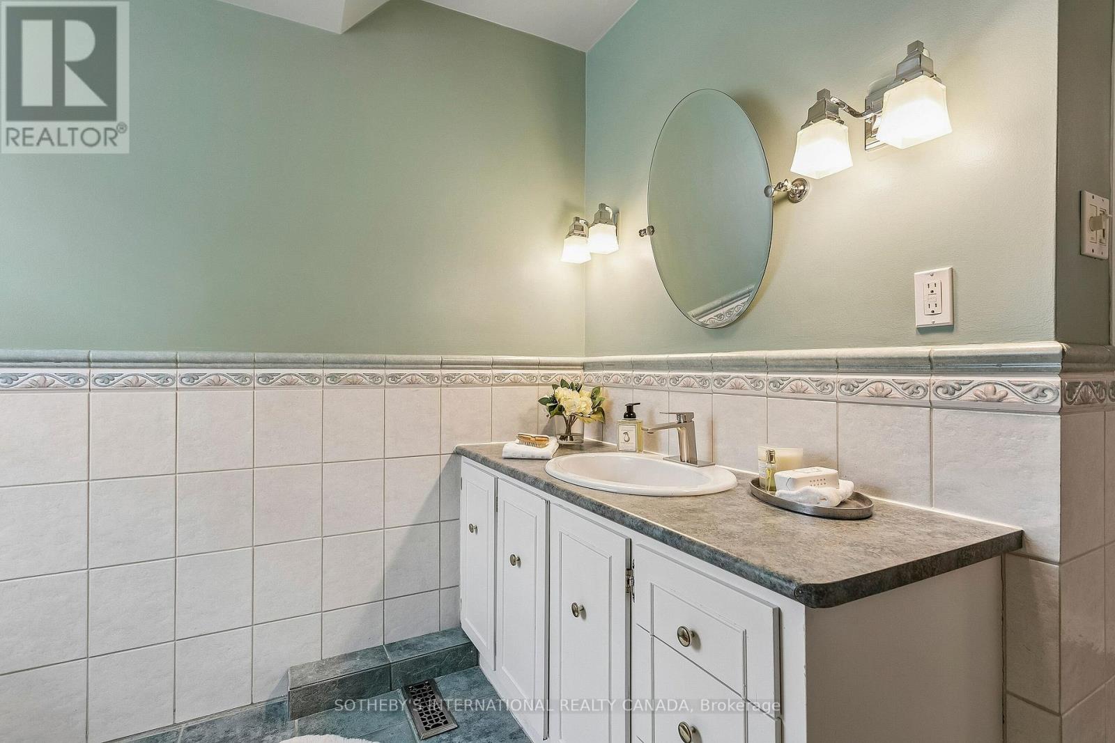 35 Shadwick Drive, Toronto, Ontario  M9R 2V6 - Photo 31 - W13796222