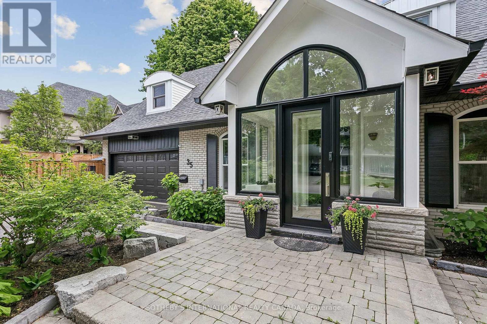 35 Shadwick Drive, Toronto, Ontario  M9R 2V6 - Photo 3 - W13796222
