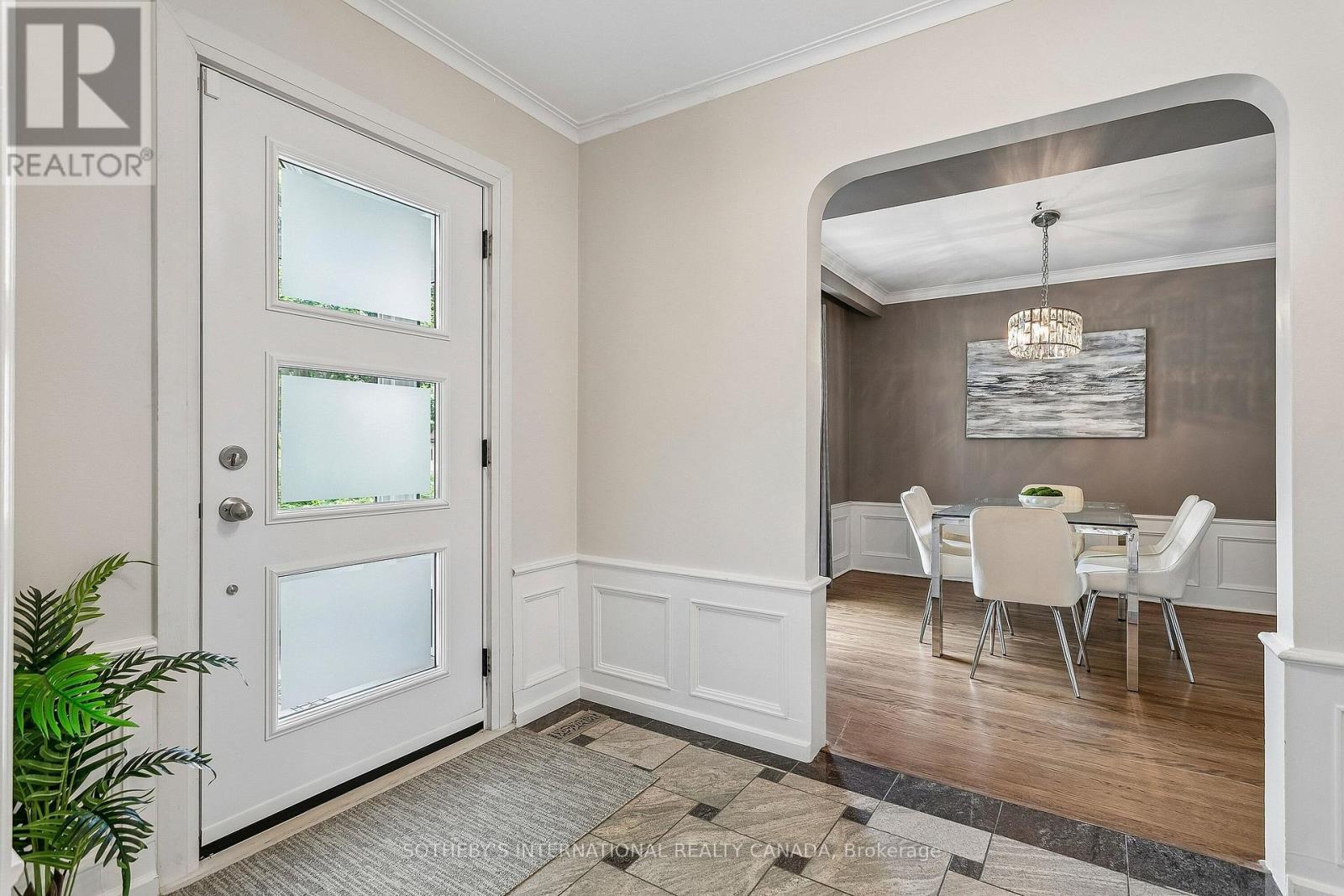 35 Shadwick Drive, Toronto, Ontario  M9R 2V6 - Photo 6 - W13796222