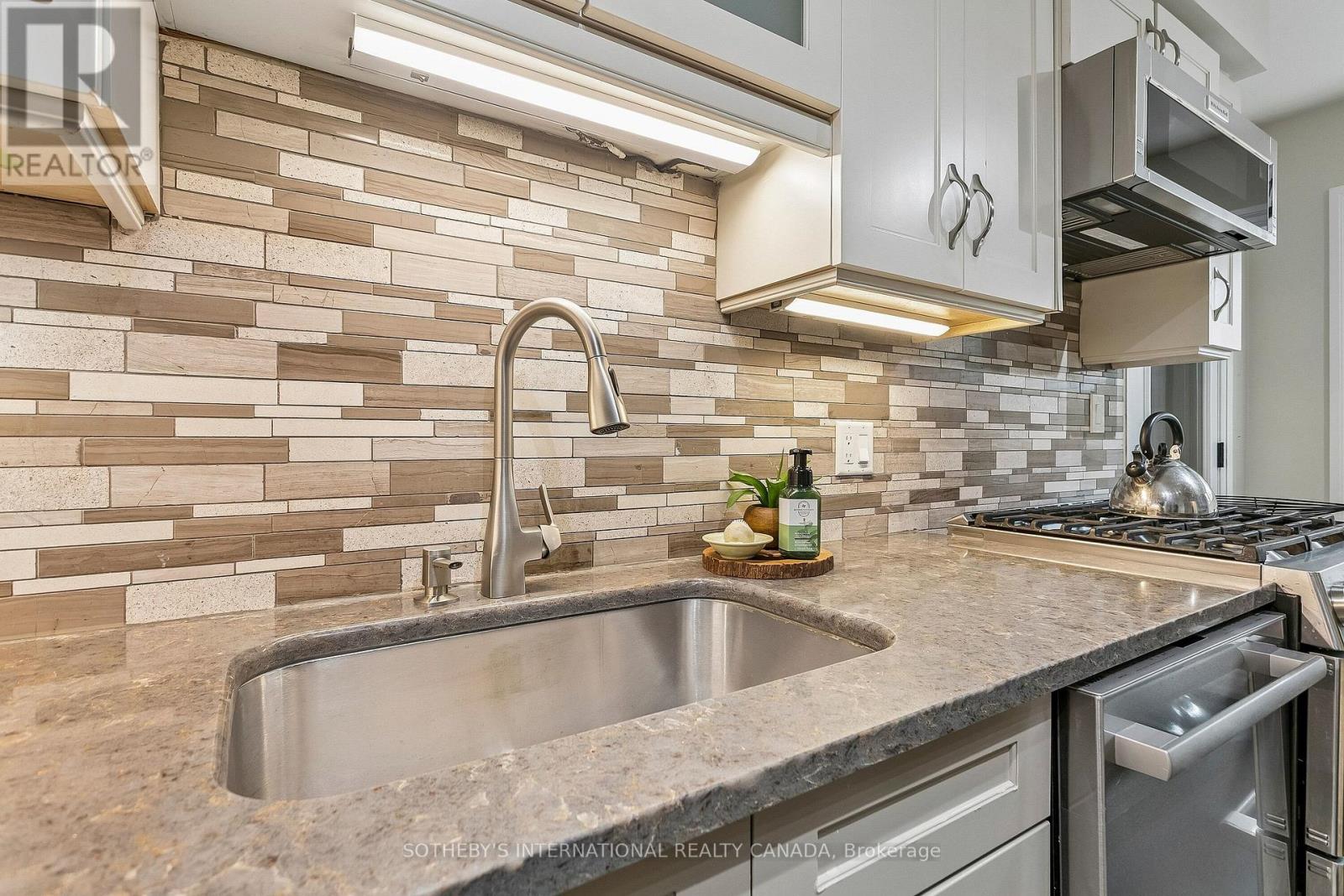 35 Shadwick Drive, Toronto, Ontario  M9R 2V6 - Photo 19 - W13796222