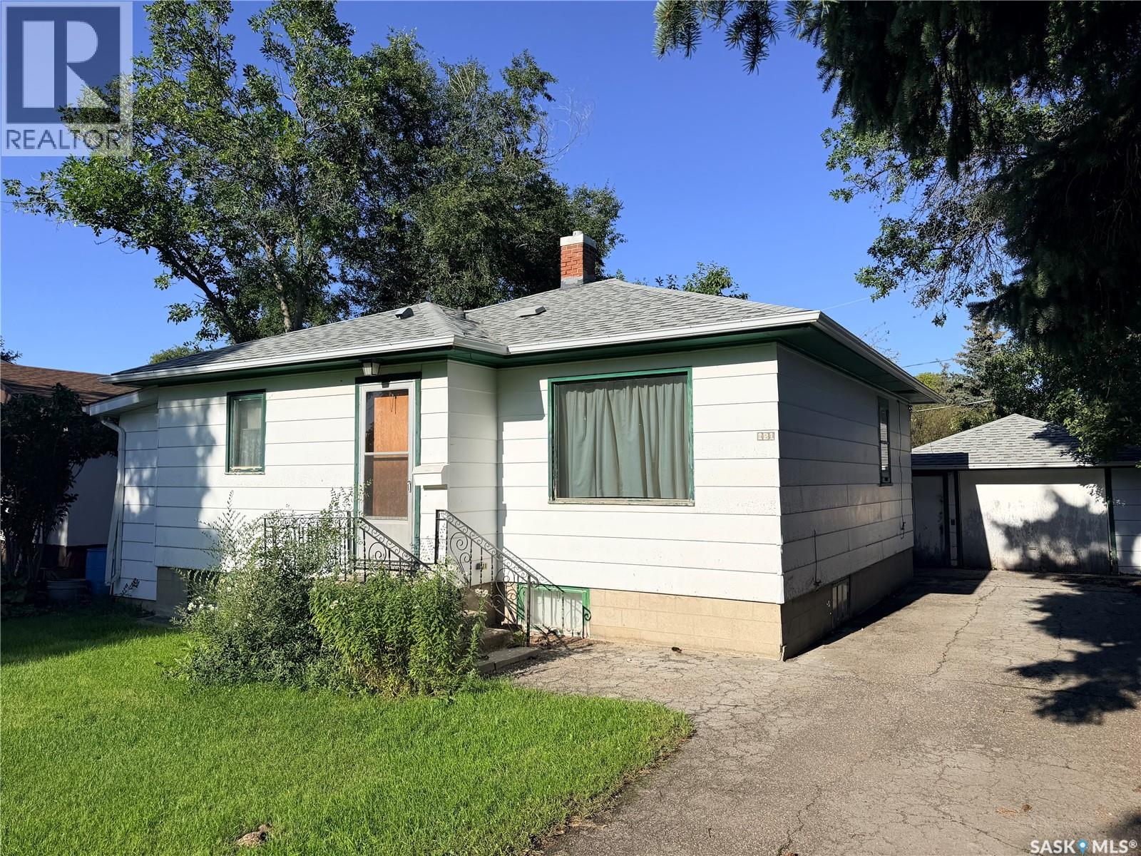 121 Empire Road, Assiniboia, Saskatchewan  S0H 0B0 - Photo 1 - SK049491
