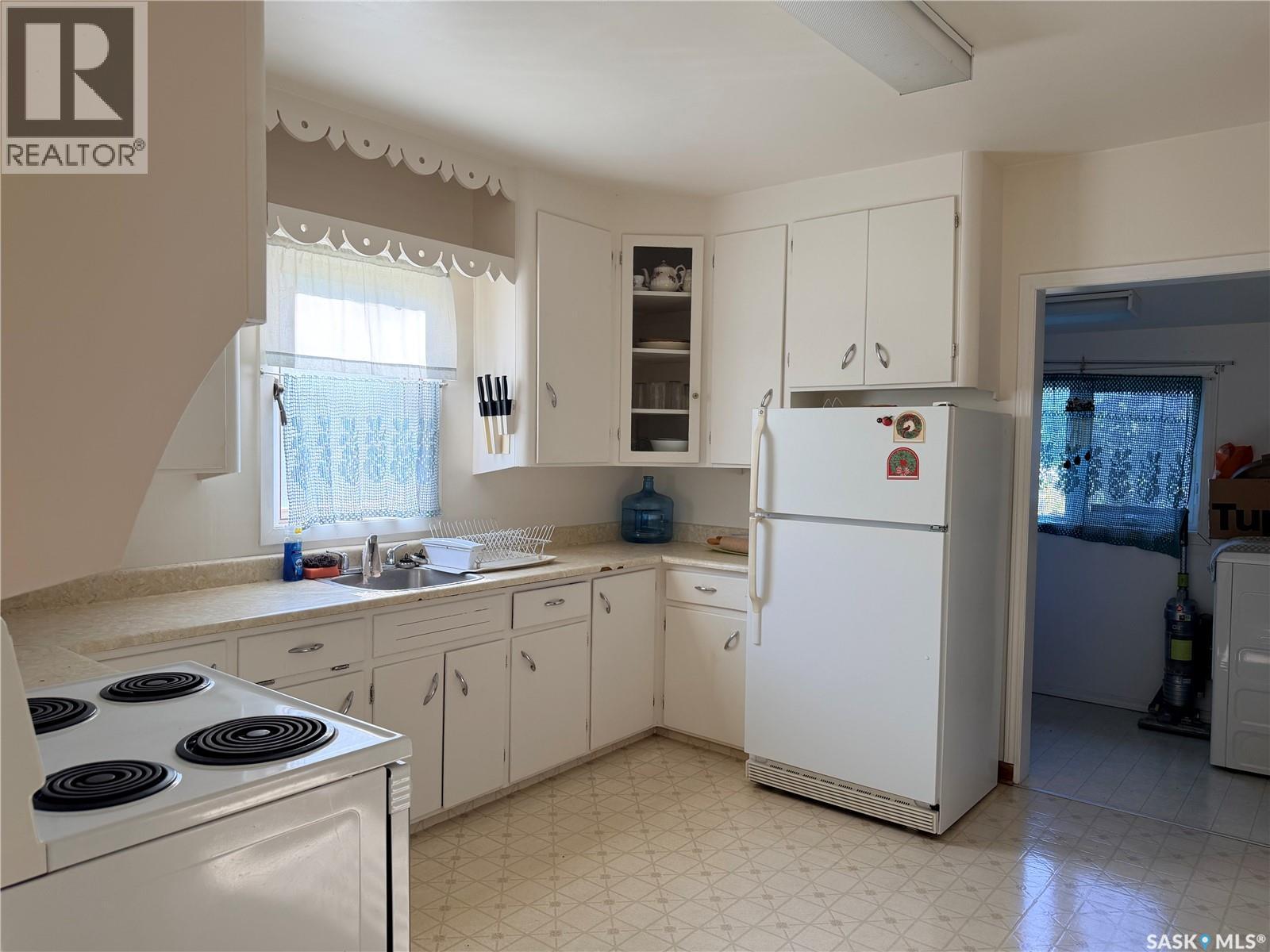 121 Empire Road, Assiniboia, Saskatchewan  S0H 0B0 - Photo 4 - SK049491