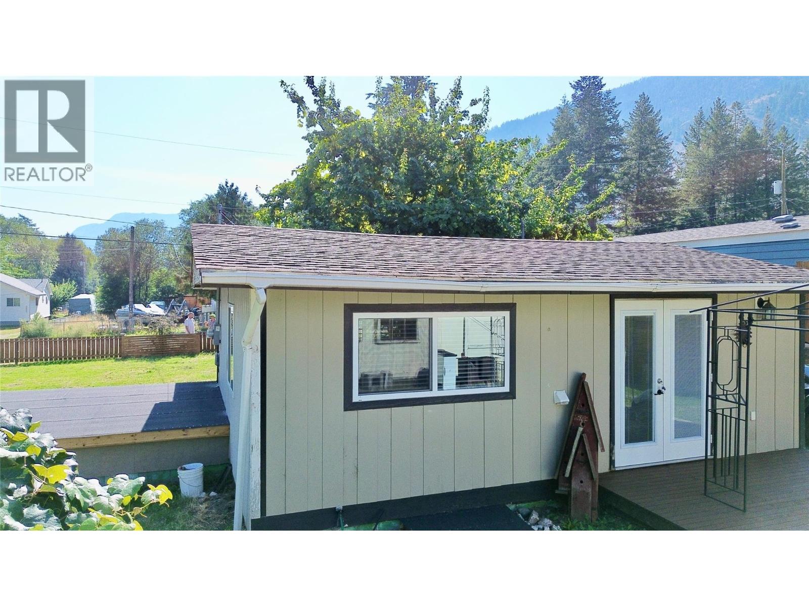 2632 6th Street, Olalla, British Columbia  V0X 1N0 - Photo 4 - 10401549