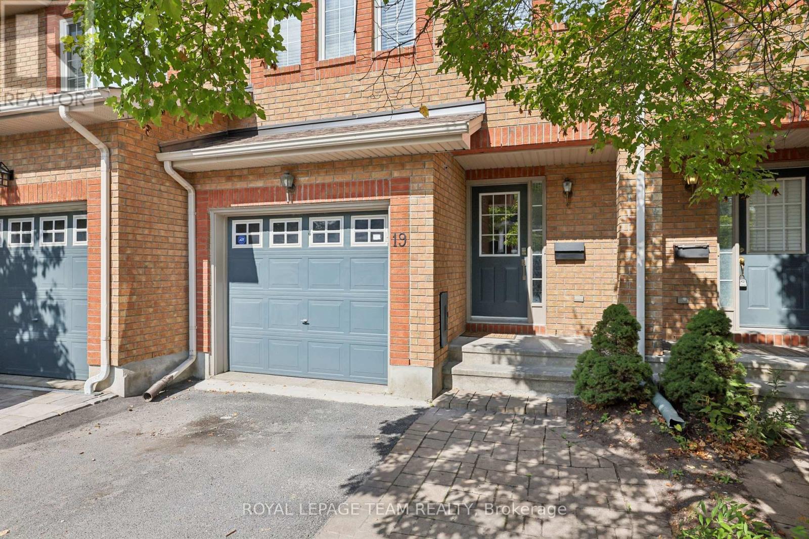 19 Great Oak Private, Ottawa, Ontario  K1G 6P7 - Photo 2 - X13825982