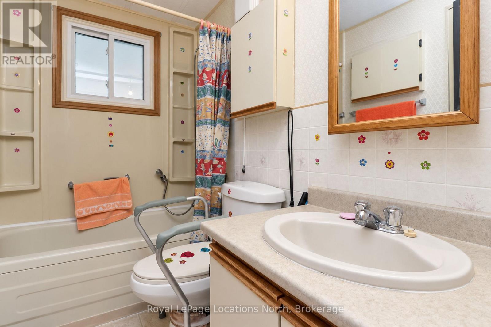 16 Sinclair Avenue S, Wasaga Beach, Ontario  L9Z 1K3 - Photo 12 - S13826038
