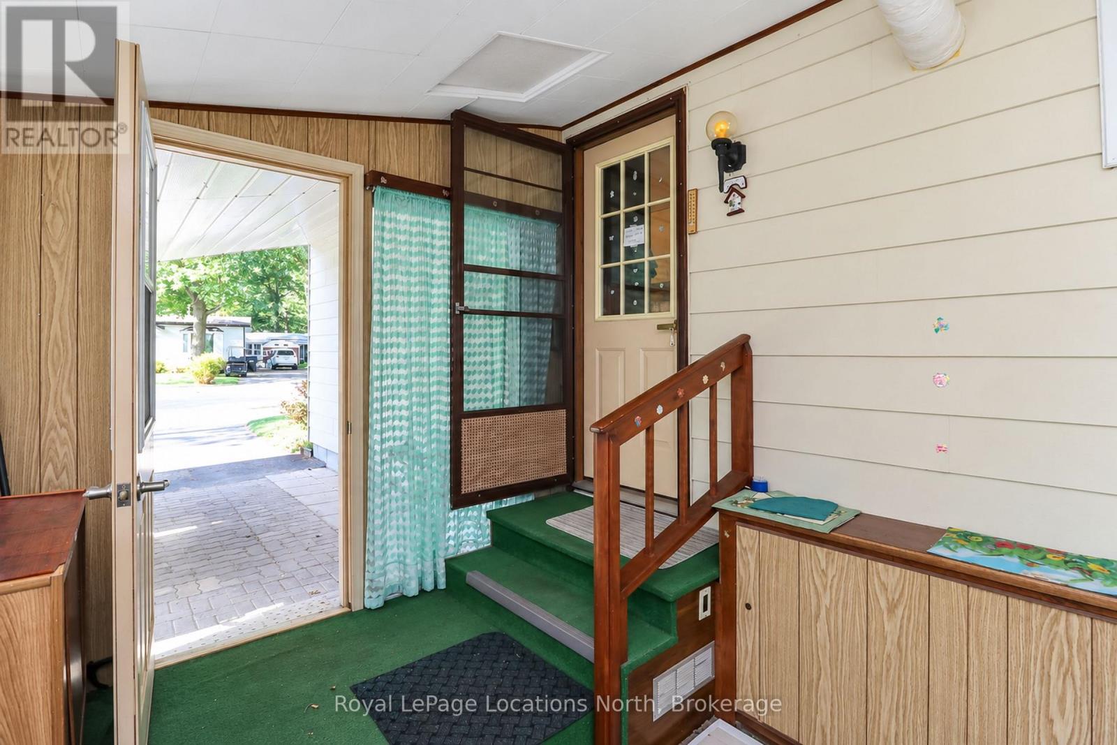 16 Sinclair Avenue S, Wasaga Beach, Ontario  L9Z 1K3 - Photo 16 - S13826038