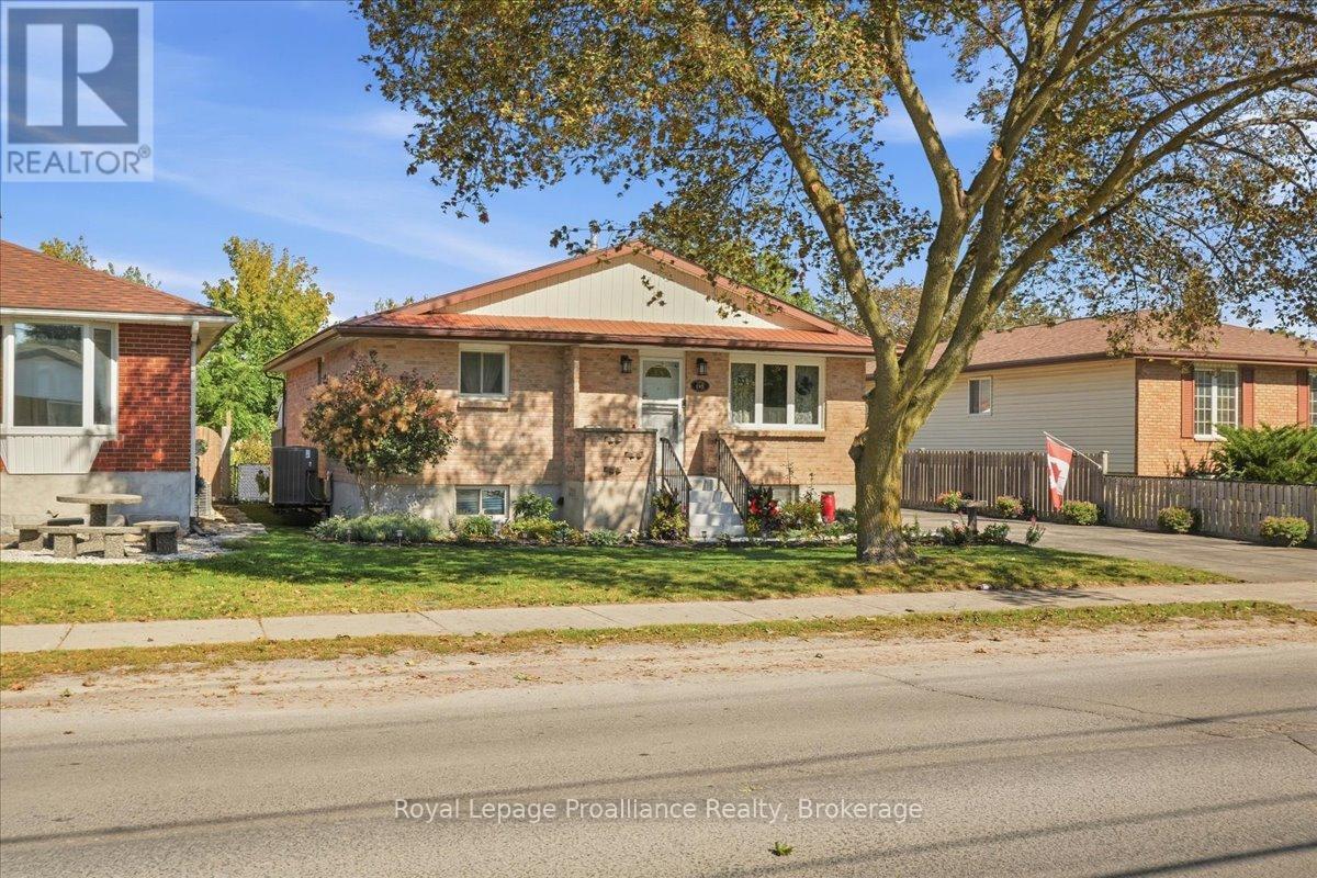 68 Tracey Street, Belleville, Ontario  K8P 2R8 - Photo 2 - X13825998