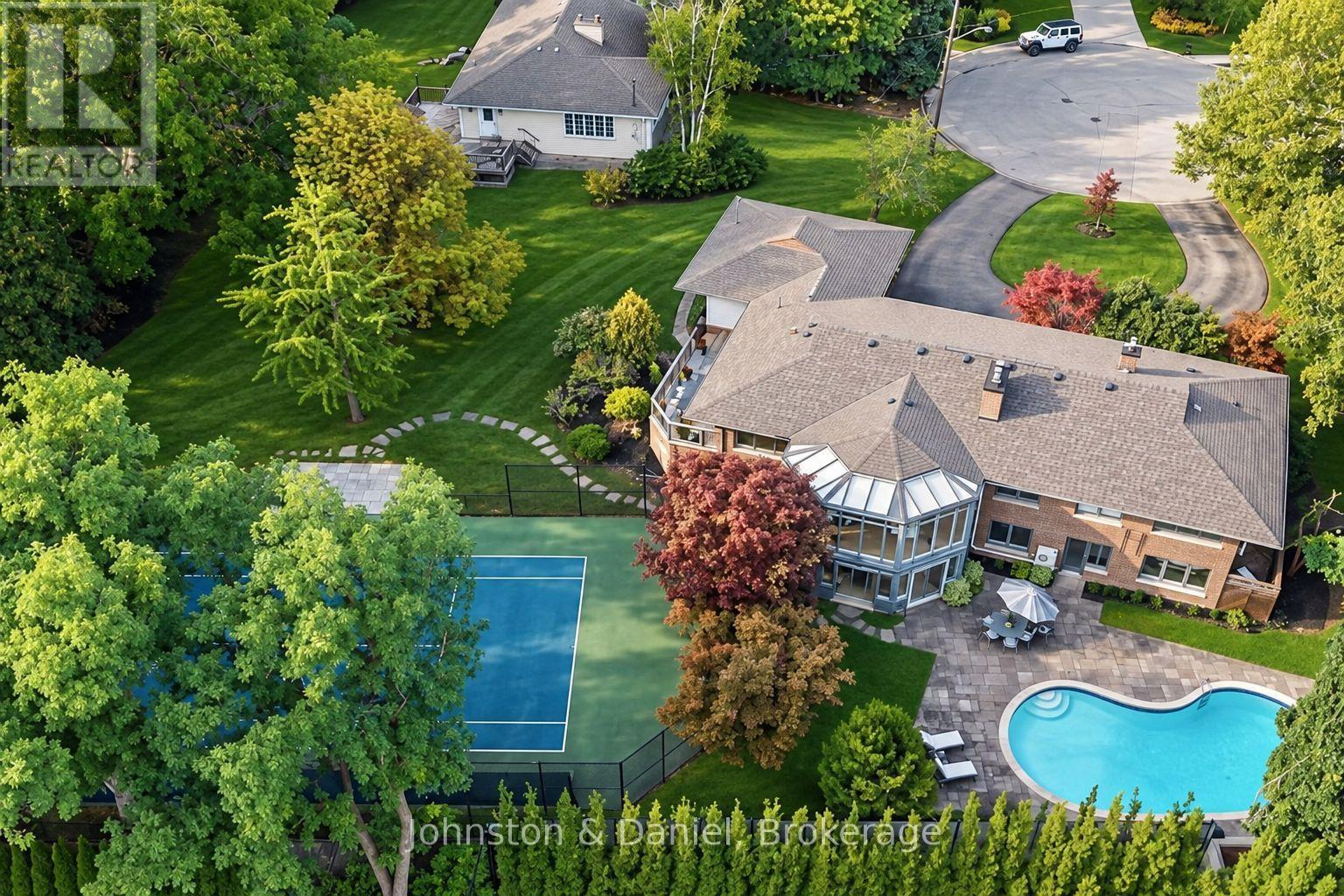 5 PURLING PLACE Toronto (Banbury-Don Mills) Ontario Canada M3B1V4 4