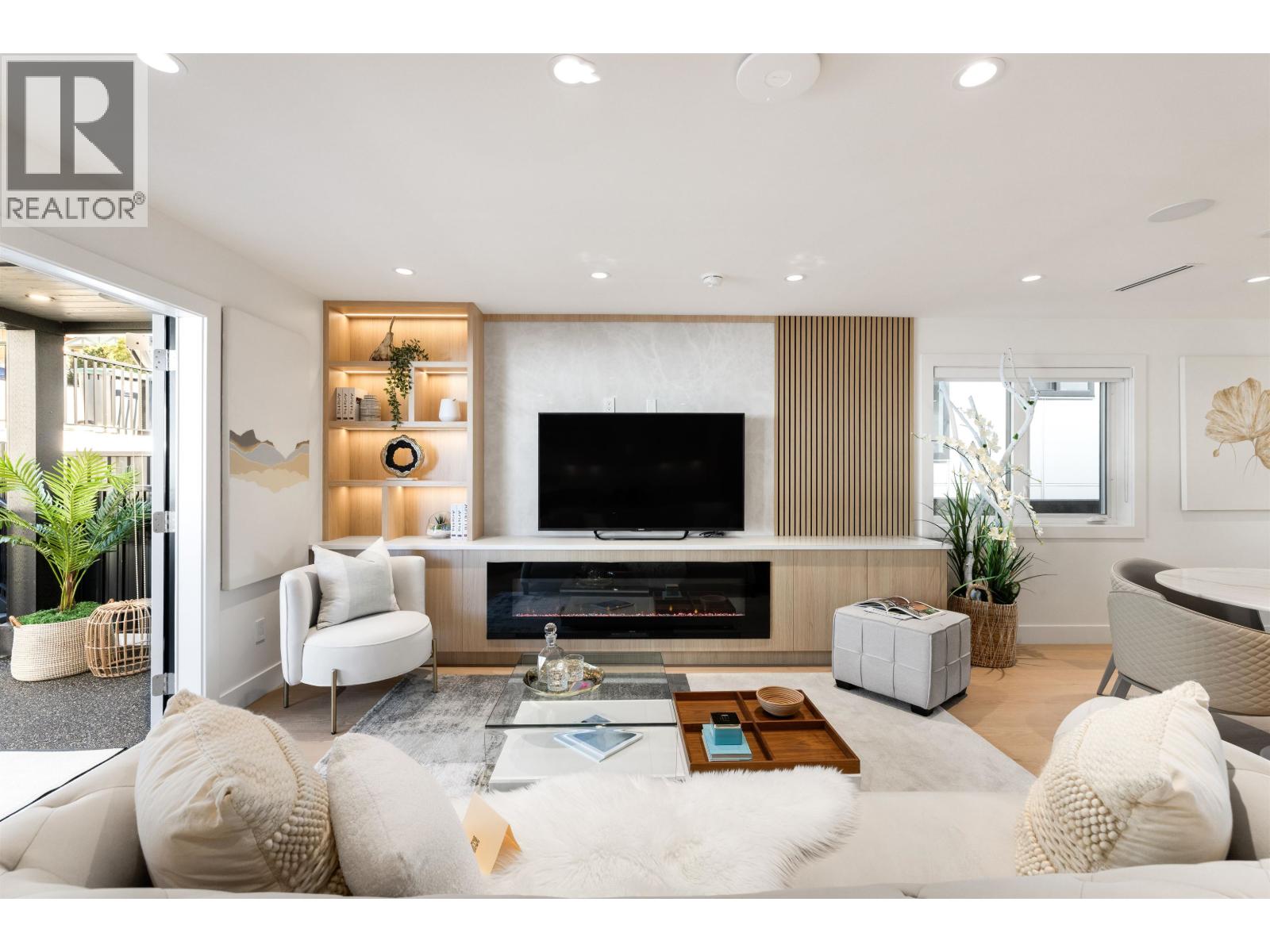 806 Montroyal Boulevard, North Vancouver, British Columbia  V7R 2G6 - Photo 20 - R3168016