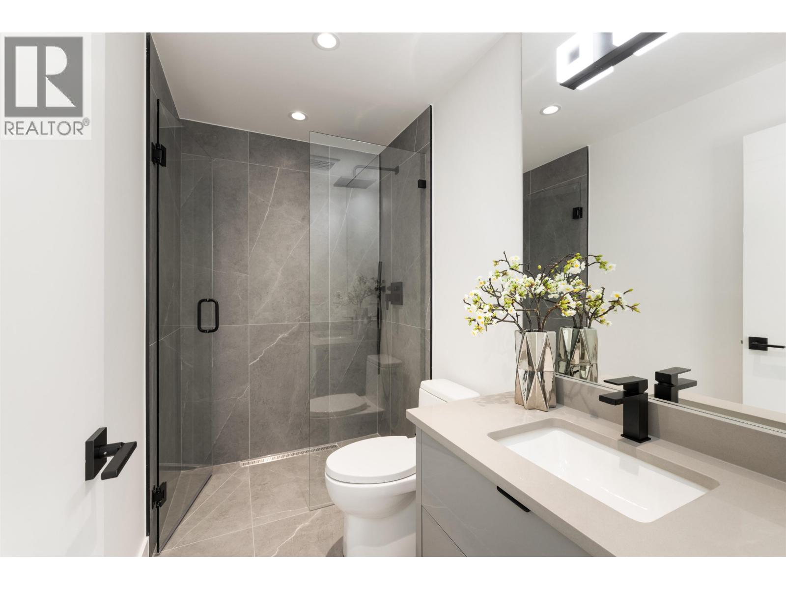 806 Montroyal Boulevard, North Vancouver, British Columbia  V7R 2G6 - Photo 23 - R3168016