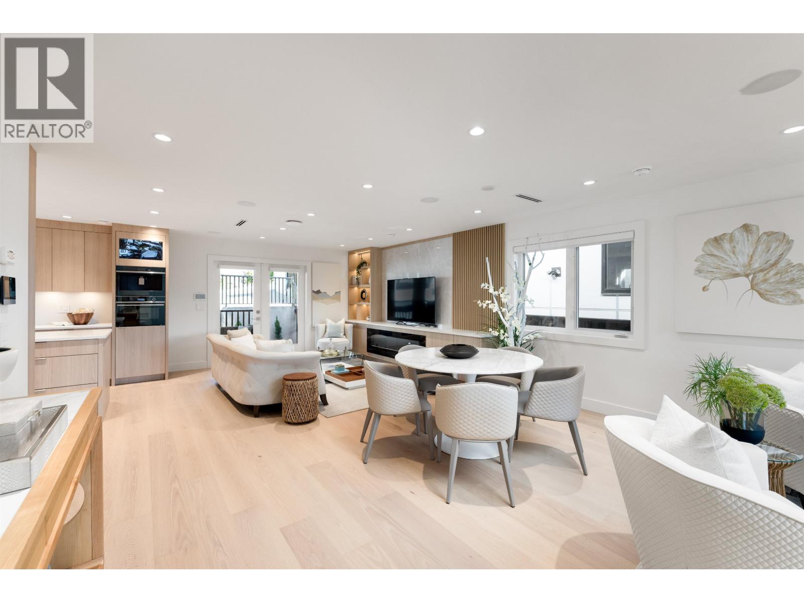 806 Montroyal Boulevard, North Vancouver, British Columbia  V7R 2G6 - Photo 7 - R3168016